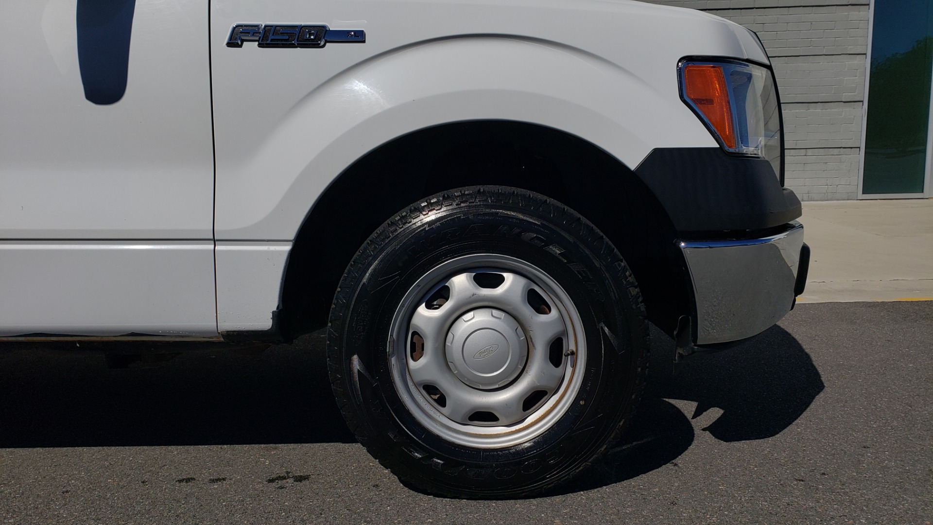 Used 2013 Ford F-150 XL / 2WD / V6 / AUTO / LONG BED / 145IN WB / WORK TRUCK for sale Sold at Formula Imports in Charlotte NC 28227 56