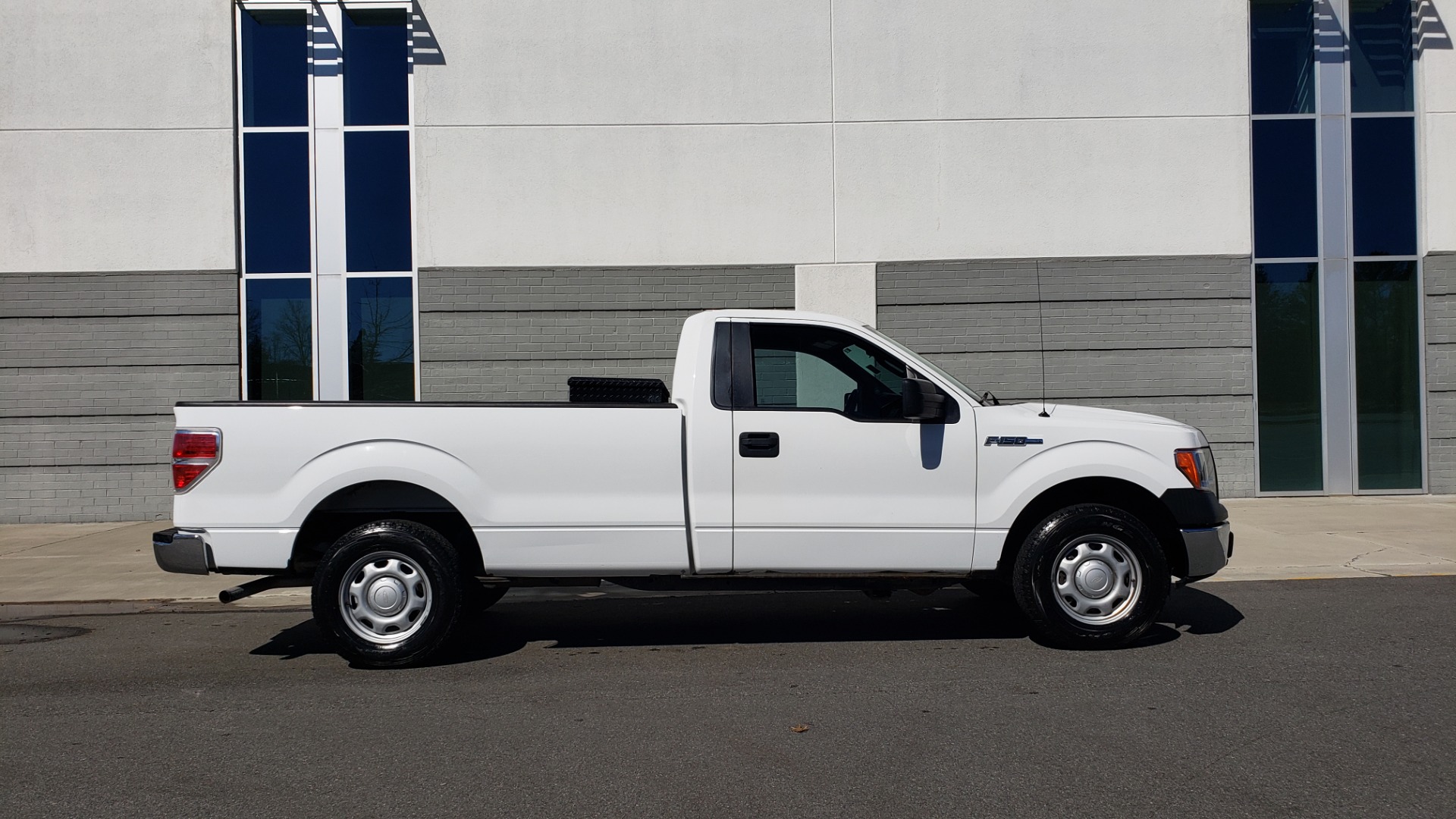Used 2013 Ford F-150 XL / 2WD / V6 / AUTO / LONG BED / 145IN WB / WORK TRUCK for sale Sold at Formula Imports in Charlotte NC 28227 8