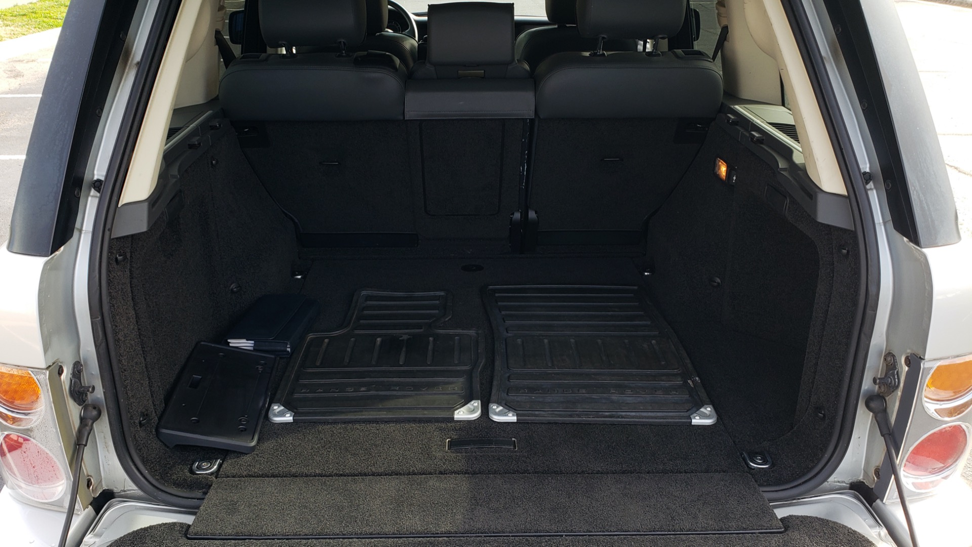 Used 2005 Land Rover RANGE ROVER HSE / V8 / NAV / SUNROOF / HTD STS / HTD STRNG WHL for sale Sold at Formula Imports in Charlotte NC 28227 15