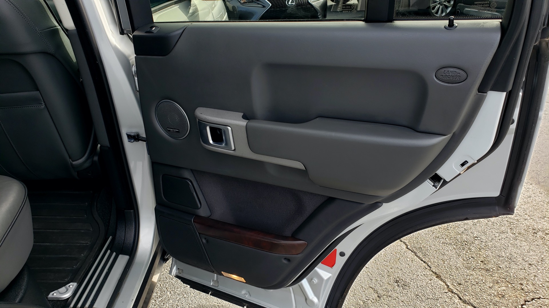 Used 2005 Land Rover RANGE ROVER HSE / V8 / NAV / SUNROOF / HTD STS / HTD STRNG WHL for sale Sold at Formula Imports in Charlotte NC 28227 50