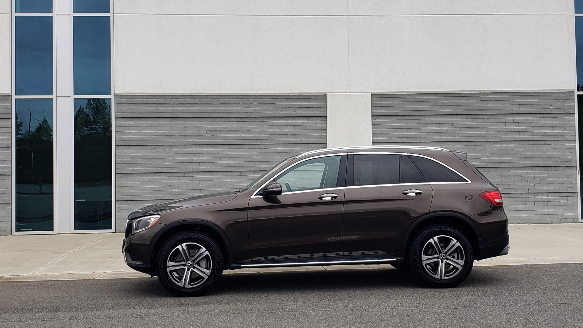 Used 2018 Mercedes-Benz GLC 300 4MATIC / PREM PKG / MULTIMEDIA / PANO-ROOF / BURMESTER for sale Sold at Formula Imports in Charlotte NC 28227 2