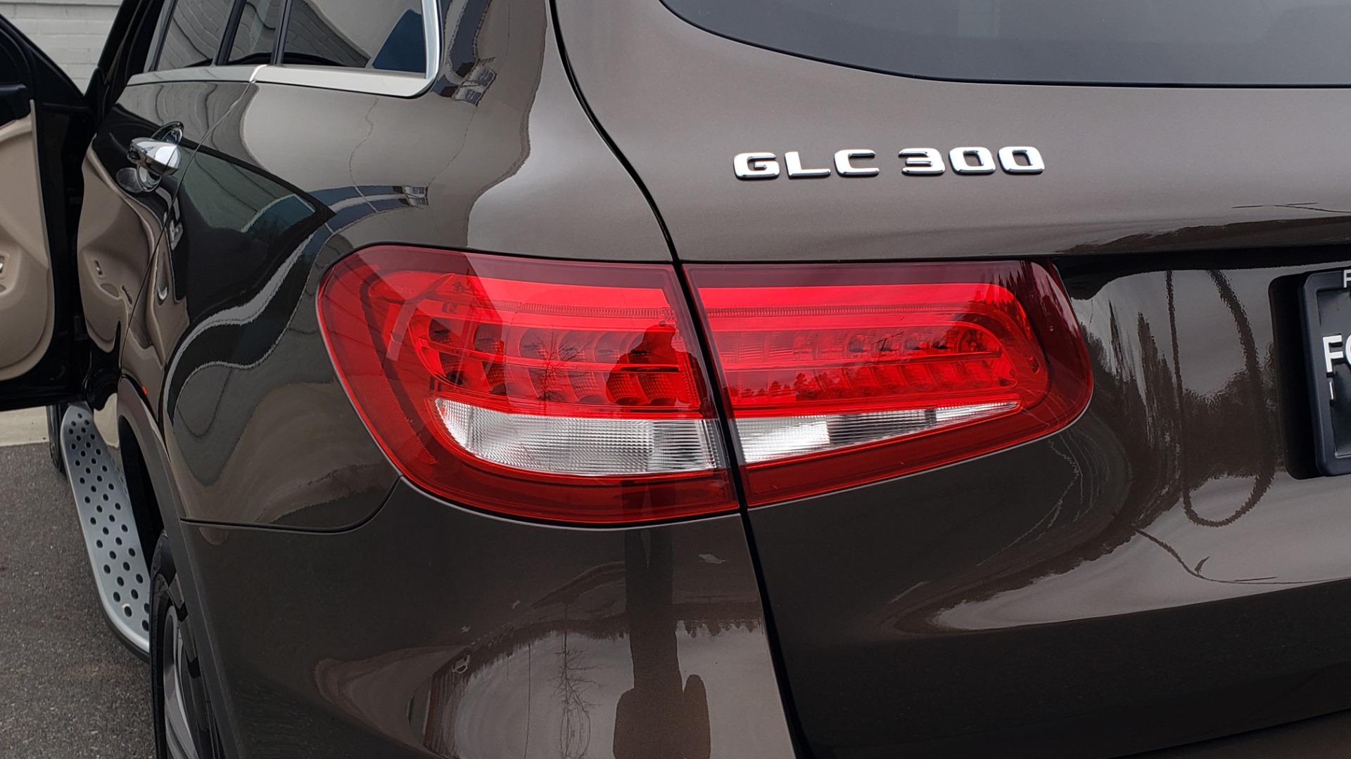 Used 2018 Mercedes-Benz GLC 300 4MATIC / PREM PKG / MULTIMEDIA / PANO-ROOF / BURMESTER for sale Sold at Formula Imports in Charlotte NC 28227 25