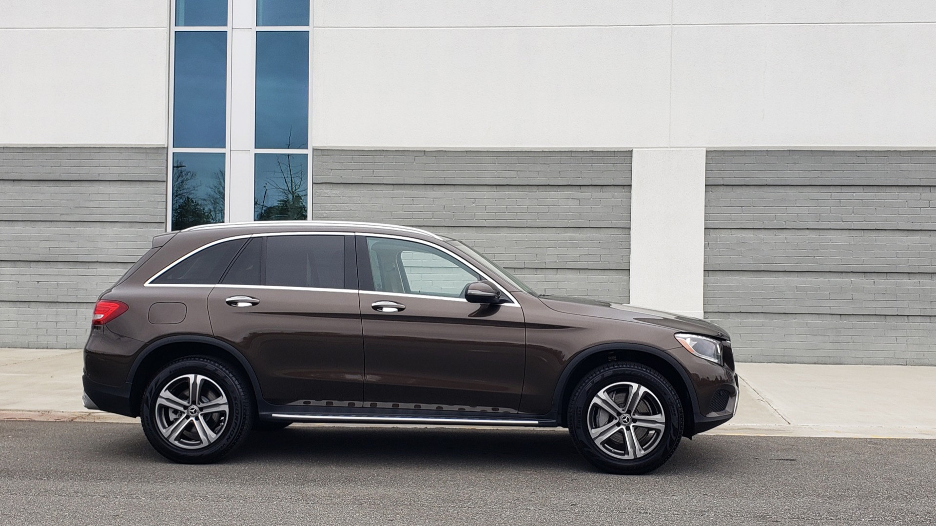 Used 2018 Mercedes-Benz GLC 300 4MATIC / PREM PKG / MULTIMEDIA / PANO-ROOF / BURMESTER for sale Sold at Formula Imports in Charlotte NC 28227 5