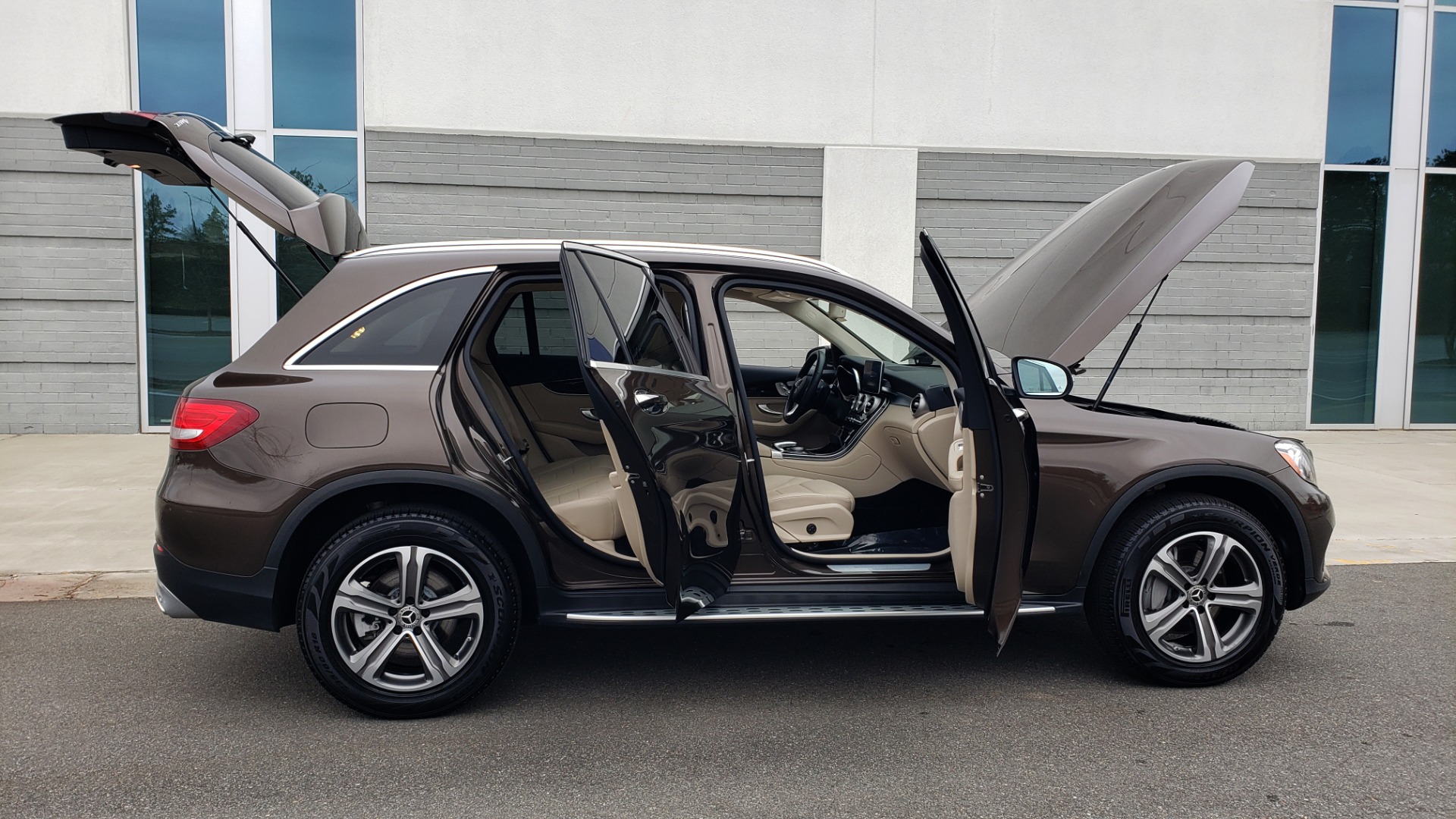 Used 2018 Mercedes-Benz GLC 300 4MATIC / PREM PKG / MULTIMEDIA / PANO-ROOF / BURMESTER for sale Sold at Formula Imports in Charlotte NC 28227 9