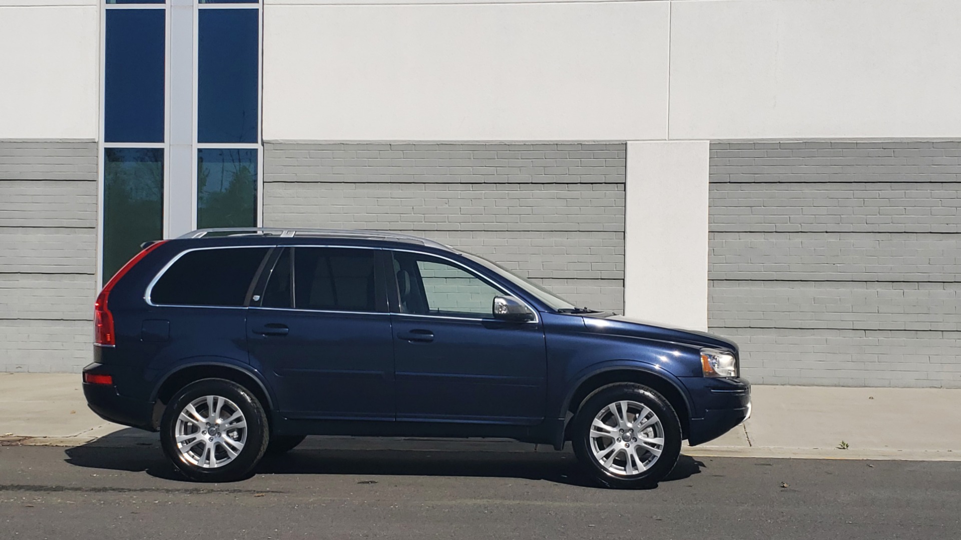 Used 2013 Volvo XC90 PREMIUM PLUS / AWD / HEATED SEATS / SUNROOF / 3-ROW / REARVIEW for sale Sold at Formula Imports in Charlotte NC 28227 3