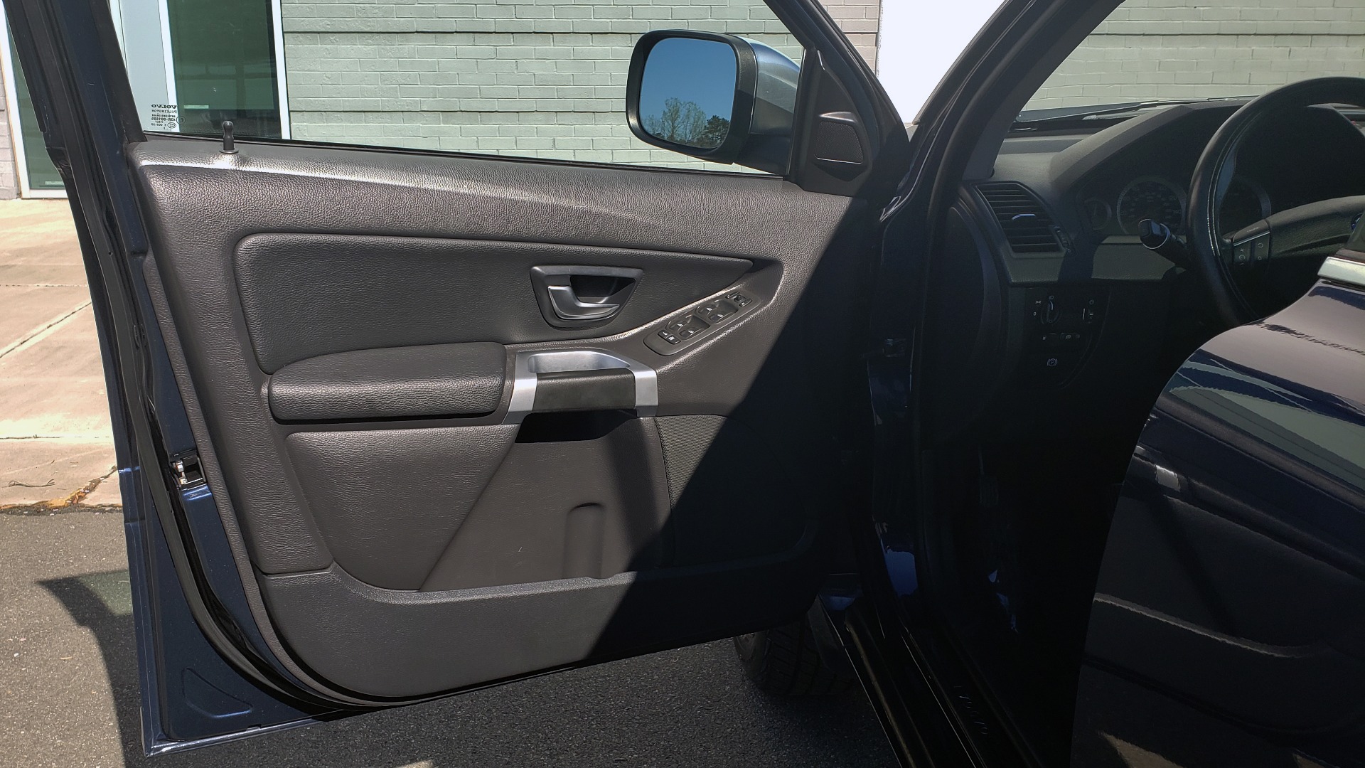 Used 2013 Volvo XC90 PREMIUM PLUS / AWD / HEATED SEATS / SUNROOF / 3-ROW / REARVIEW for sale Sold at Formula Imports in Charlotte NC 28227 32