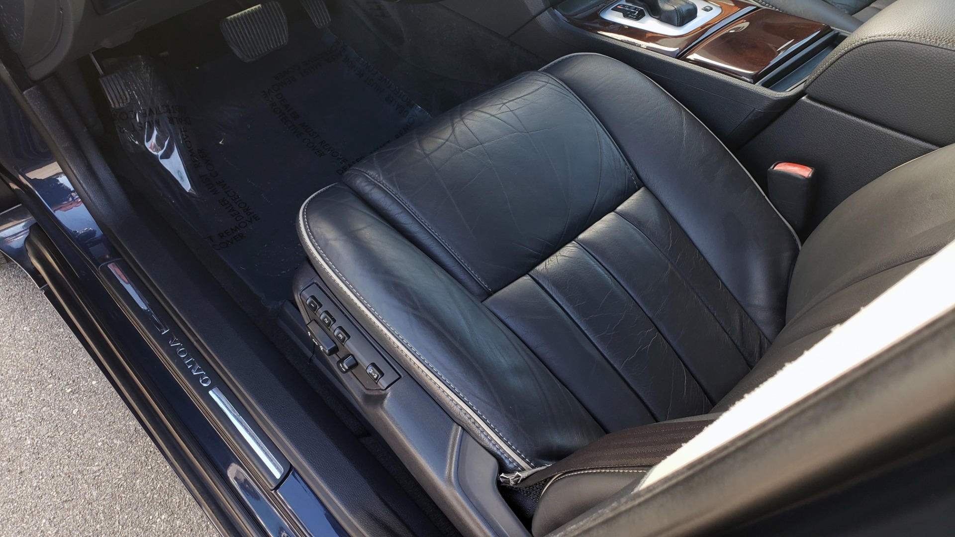 Used 2013 Volvo XC90 PREMIUM PLUS / AWD / HEATED SEATS / SUNROOF / 3-ROW / REARVIEW for sale Sold at Formula Imports in Charlotte NC 28227 33