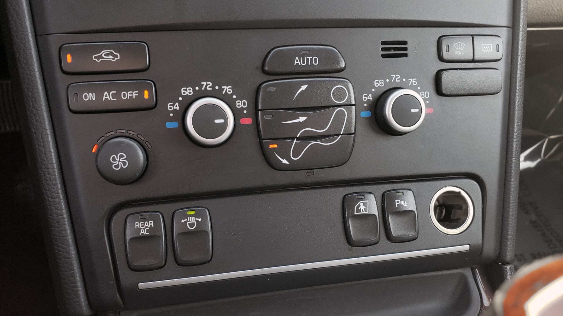 Used 2013 Volvo XC90 PREMIUM PLUS / AWD / HEATED SEATS / SUNROOF / 3-ROW / REARVIEW for sale Sold at Formula Imports in Charlotte NC 28227 50