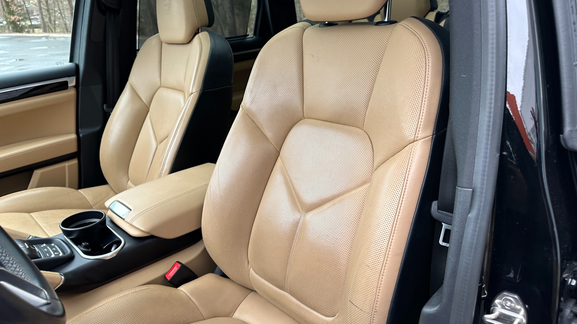 Used 2017 Porsche Cayenne S E-Hybrid PLATINUM / PREMIUM PLUS / SAFETY ASSIST for sale Sold at Formula Imports in Charlotte NC 28227 13