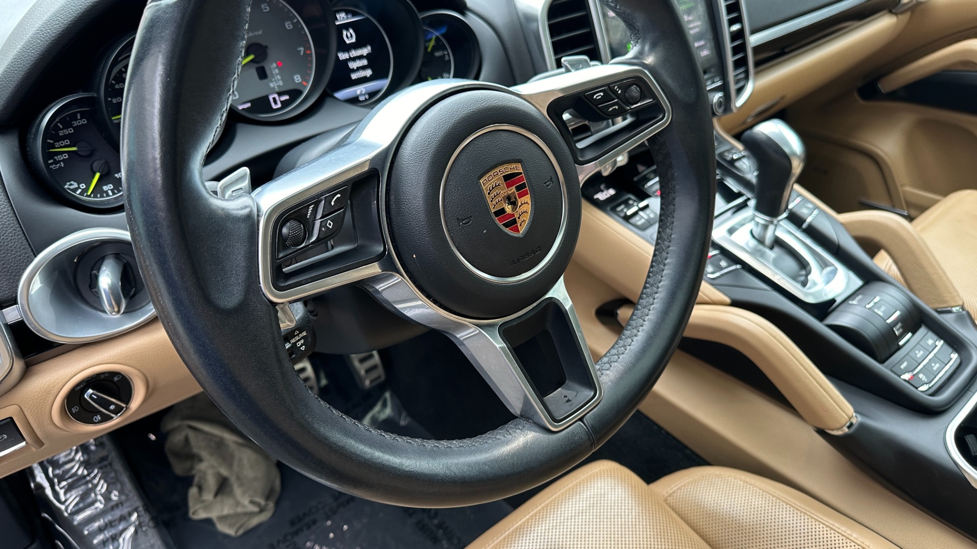 Used 2017 Porsche Cayenne S E-Hybrid PLATINUM / PREMIUM PLUS / SAFETY ASSIST for sale Sold at Formula Imports in Charlotte NC 28227 18