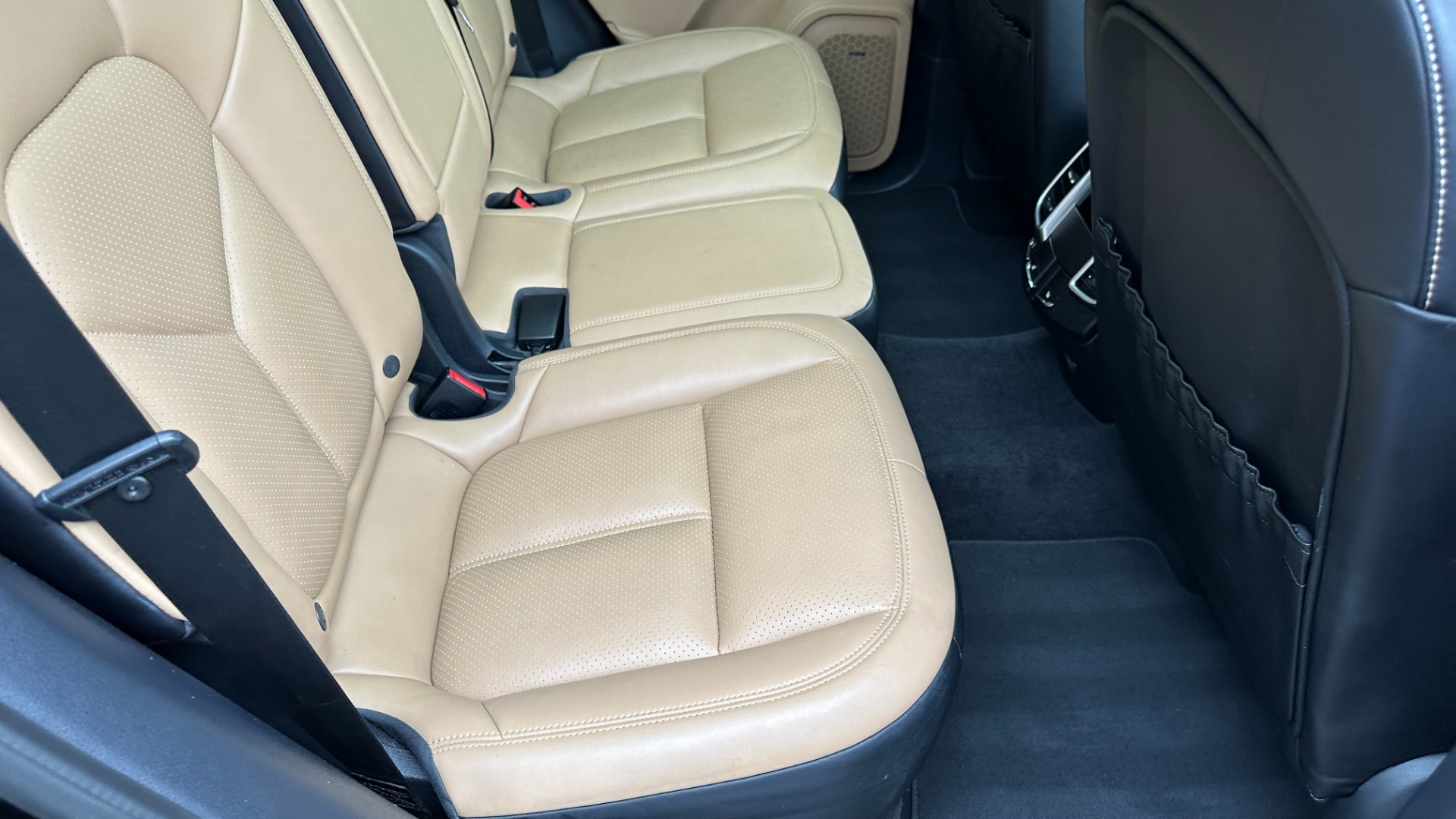 Used 2017 Porsche Cayenne S E-Hybrid PLATINUM / PREMIUM PLUS / SAFETY ASSIST for sale Sold at Formula Imports in Charlotte NC 28227 37