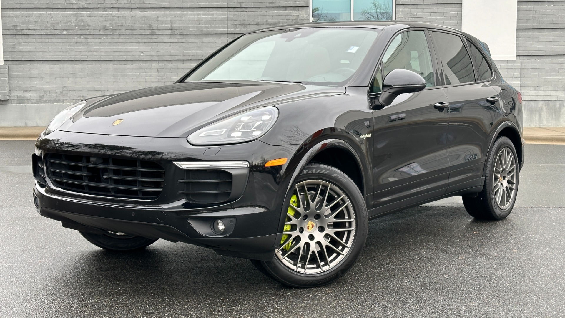 Used 2017 Porsche Cayenne S E-Hybrid PLATINUM / PREMIUM PLUS / SAFETY ASSIST for sale Sold at Formula Imports in Charlotte NC 28227 1