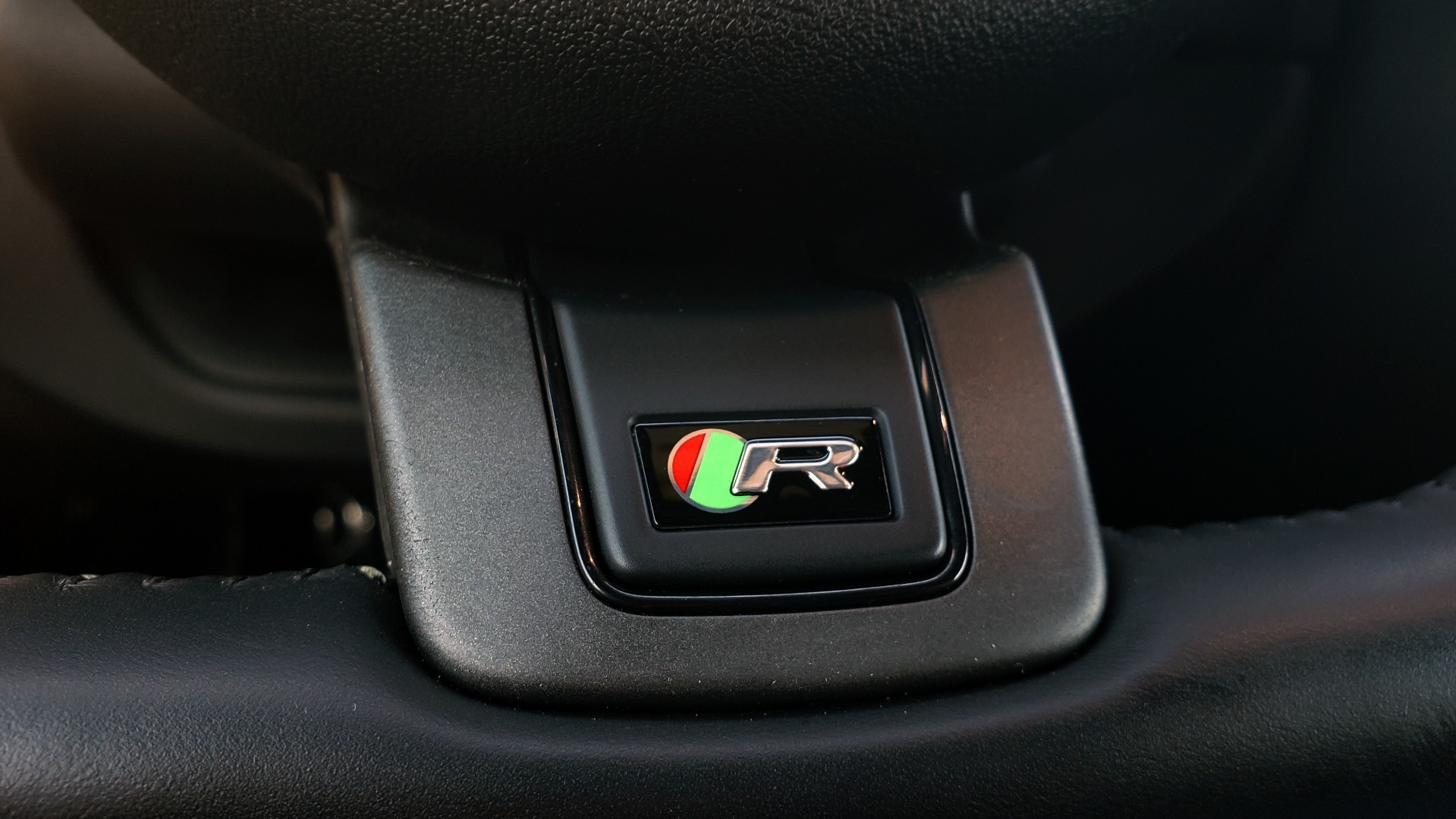Used 2016 Jaguar F-TYPE R CONVERTIBLE / SC 5.0L 550HP / VISION PACK 3 / BSM / REARVIEW for sale Sold at Formula Imports in Charlotte NC 28227 101