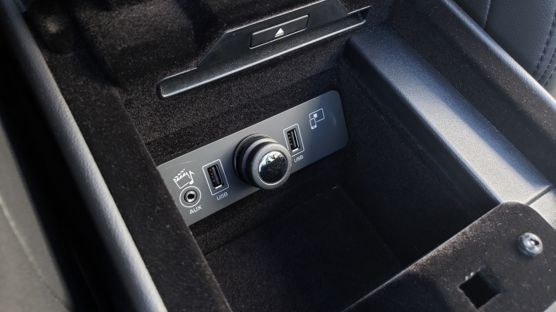Used 2016 Jaguar F-TYPE R CONVERTIBLE / SC 5.0L 550HP / VISION PACK 3 / BSM / REARVIEW for sale Sold at Formula Imports in Charlotte NC 28227 35