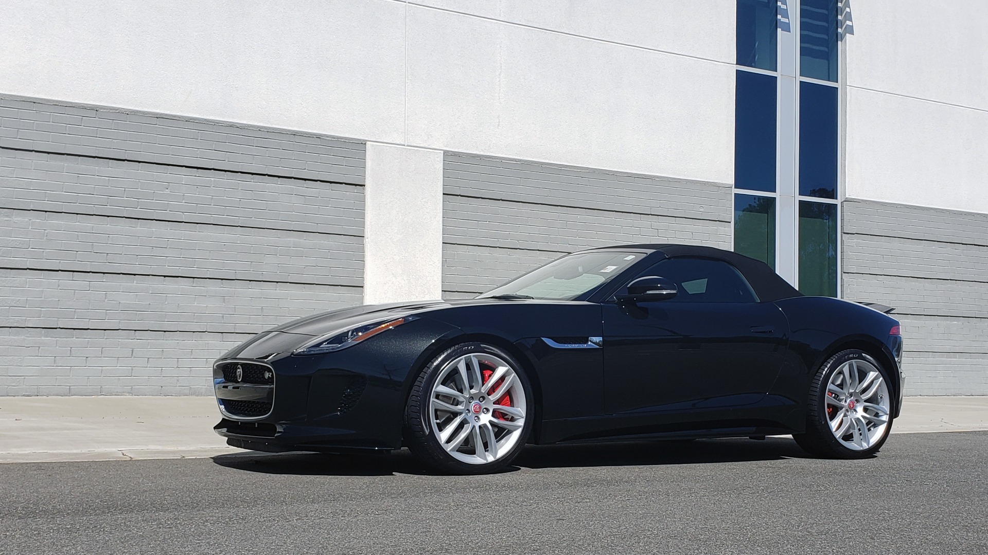 Used 2016 Jaguar F-TYPE R CONVERTIBLE / SC 5.0L 550HP / VISION PACK 3 / BSM / REARVIEW for sale Sold at Formula Imports in Charlotte NC 28227 4