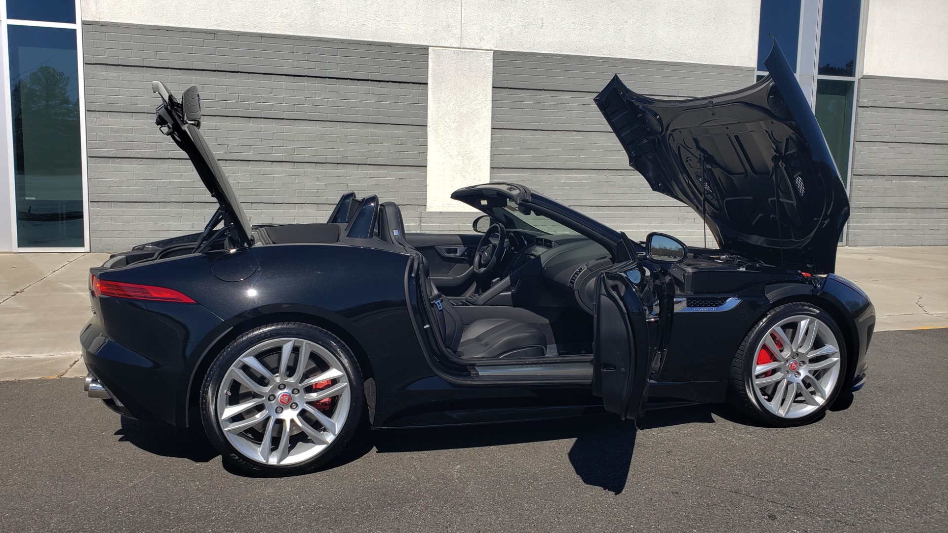 Used 2016 Jaguar F-TYPE R CONVERTIBLE / SC 5.0L 550HP / VISION PACK 3 / BSM / REARVIEW for sale Sold at Formula Imports in Charlotte NC 28227 40