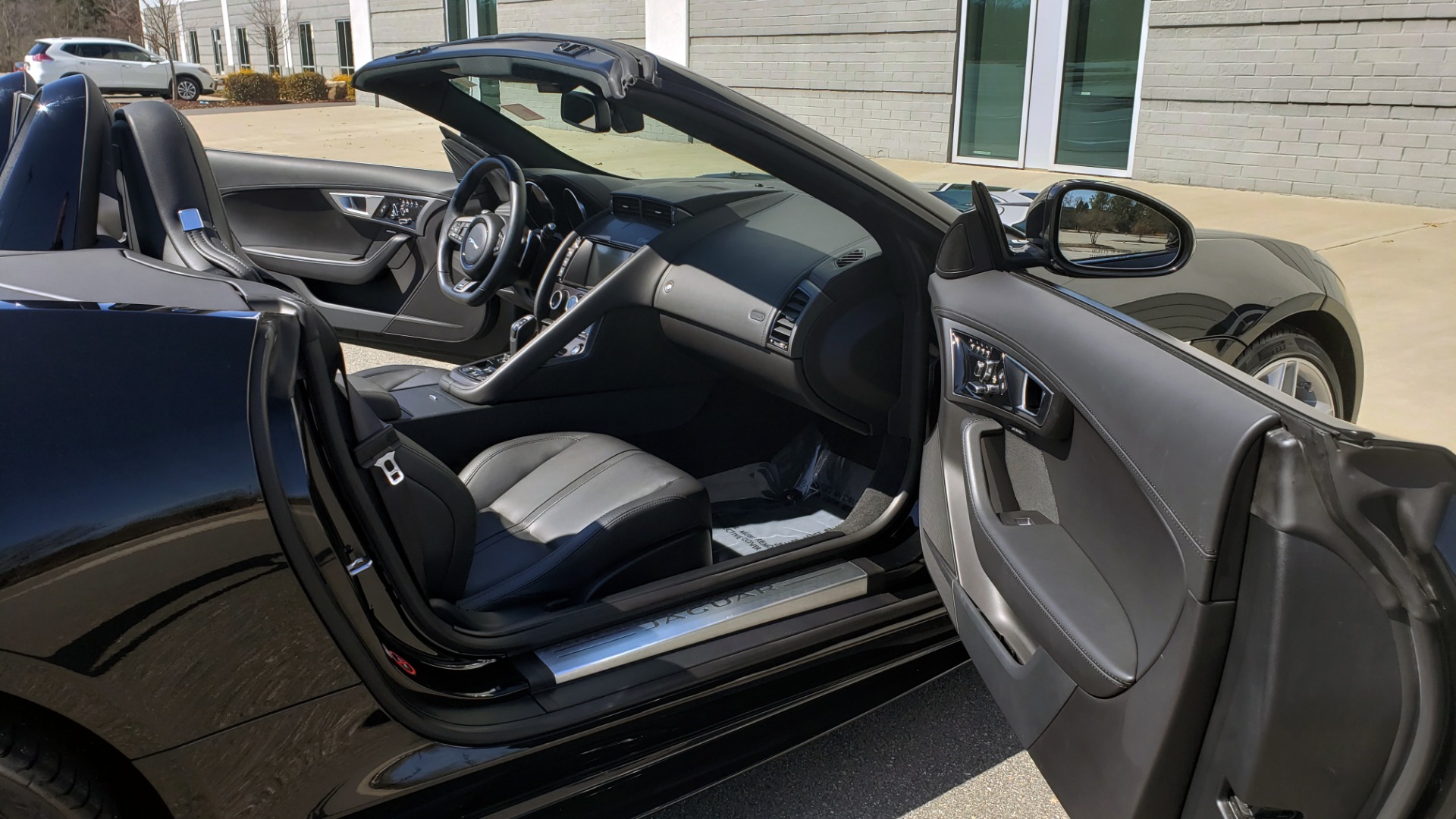 Used 2016 Jaguar F-TYPE R CONVERTIBLE / SC 5.0L 550HP / VISION PACK 3 / BSM / REARVIEW for sale Sold at Formula Imports in Charlotte NC 28227 81