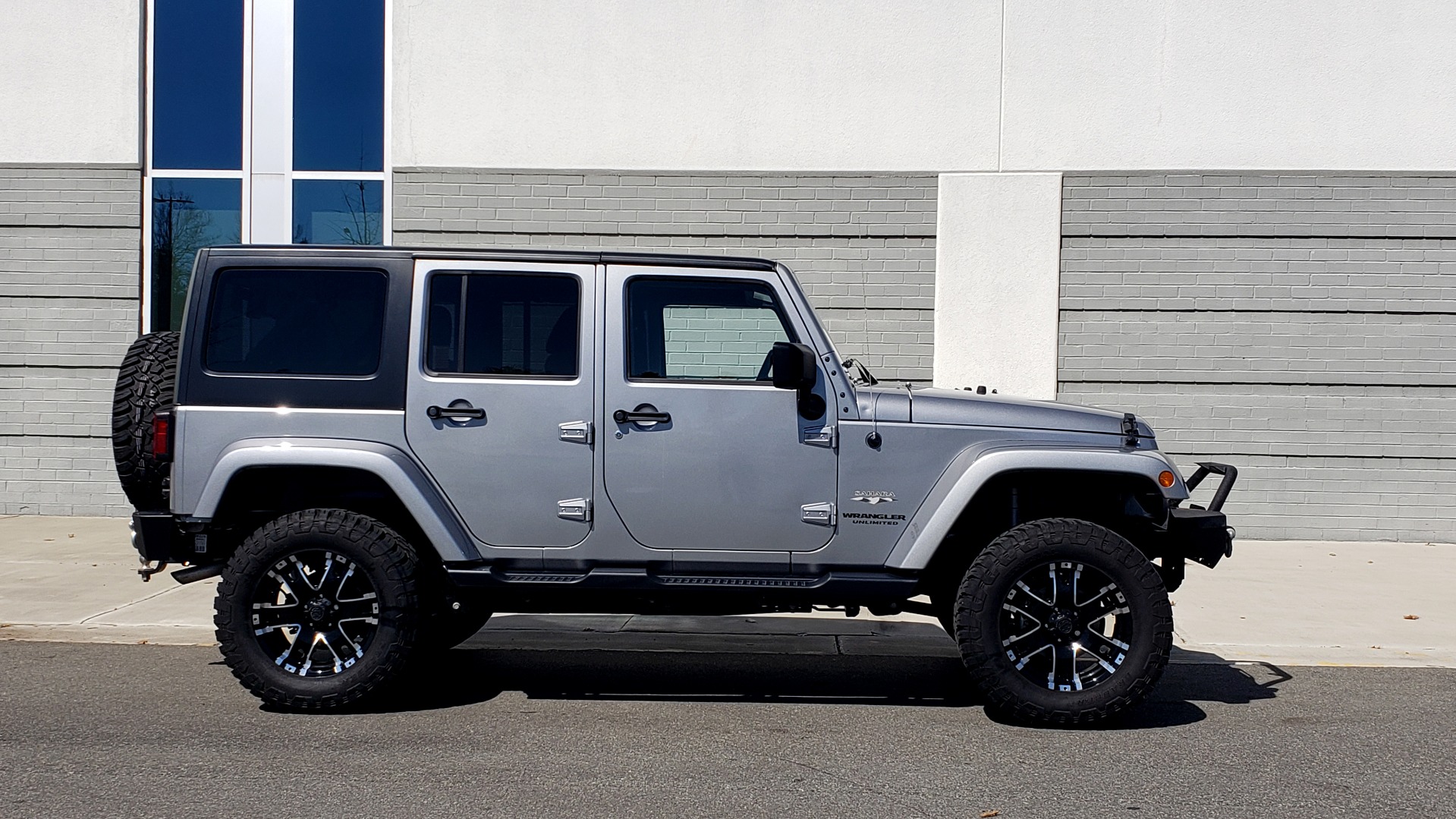 Used 2017 Jeep WRANGLER UNLIMITED SAHARA 4X4 / 3-PC FREEDOM TOP / 3.6L V6 / 5-SPD AUTO for sale Sold at Formula Imports in Charlotte NC 28227 10