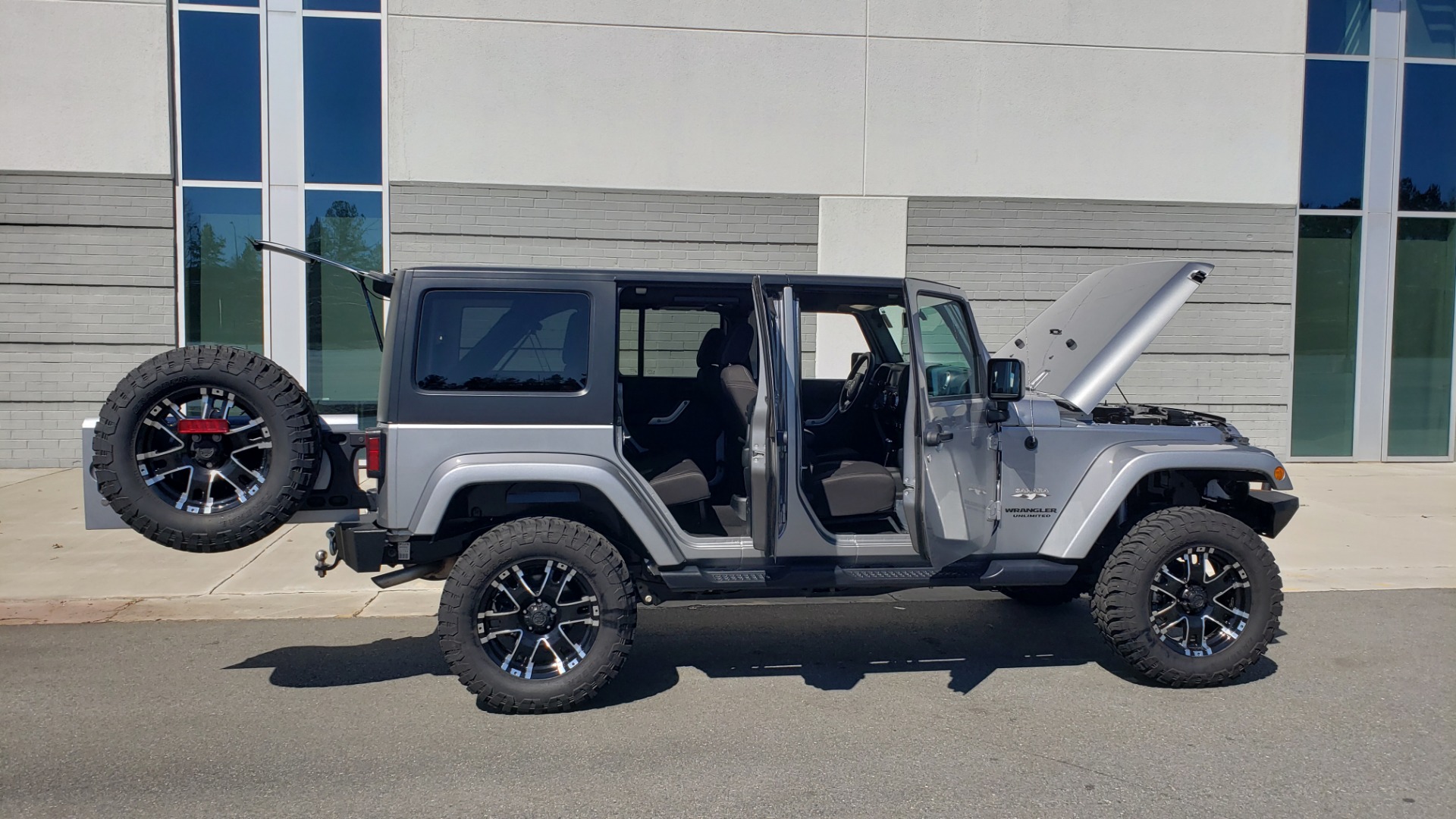 Used 2017 Jeep WRANGLER UNLIMITED SAHARA 4X4 / 3-PC FREEDOM TOP / 3.6L V6 / 5-SPD AUTO for sale Sold at Formula Imports in Charlotte NC 28227 14