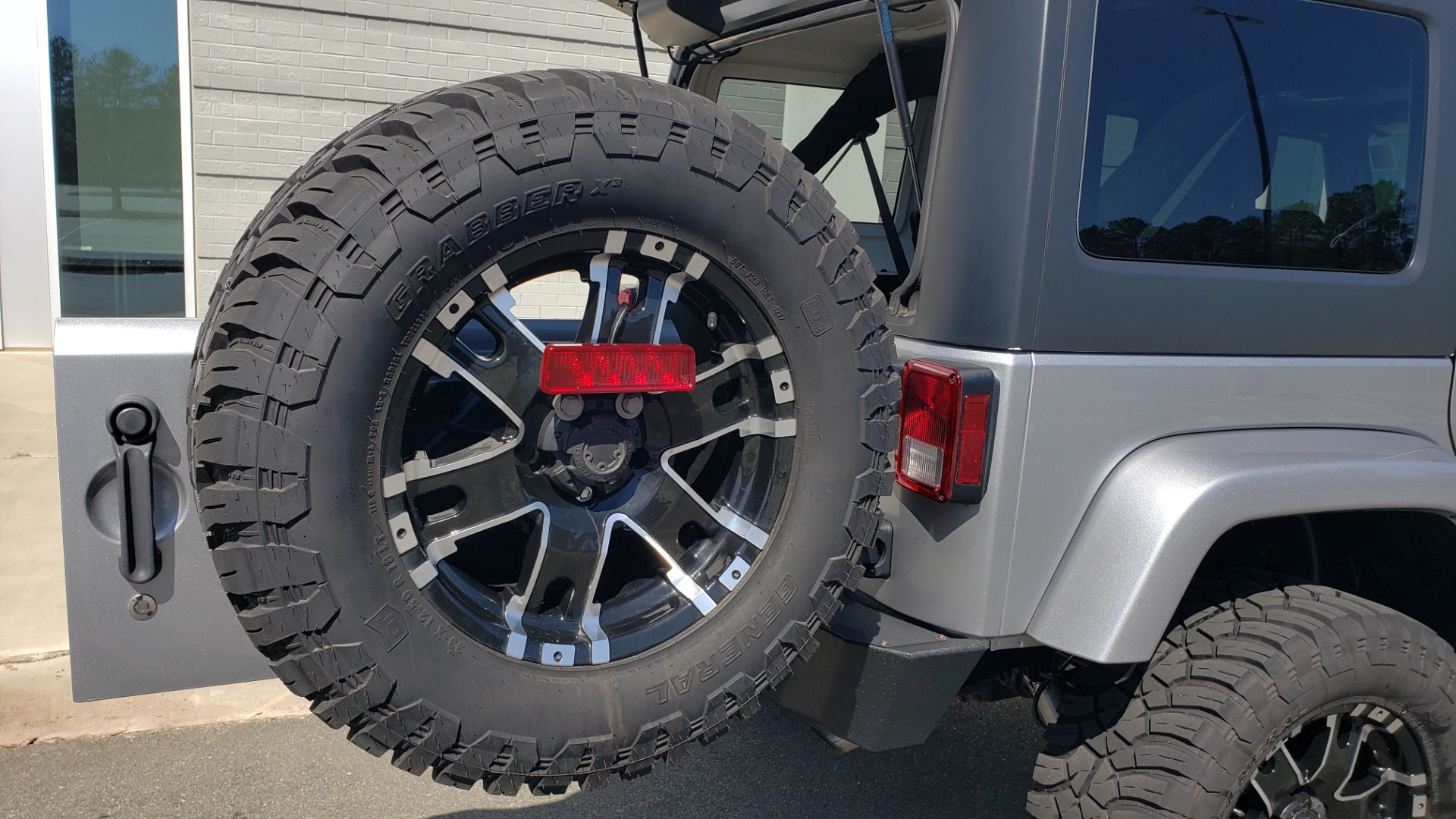 Used 2017 Jeep WRANGLER UNLIMITED SAHARA 4X4 / 3-PC FREEDOM TOP / 3.6L V6 / 5-SPD AUTO for sale Sold at Formula Imports in Charlotte NC 28227 19