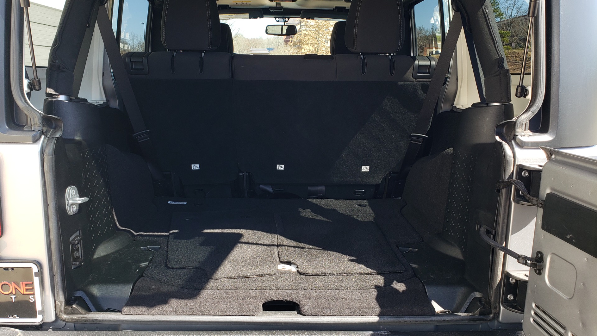 Used 2017 Jeep WRANGLER UNLIMITED SAHARA 4X4 / 3-PC FREEDOM TOP / 3.6L V6 / 5-SPD AUTO for sale Sold at Formula Imports in Charlotte NC 28227 20