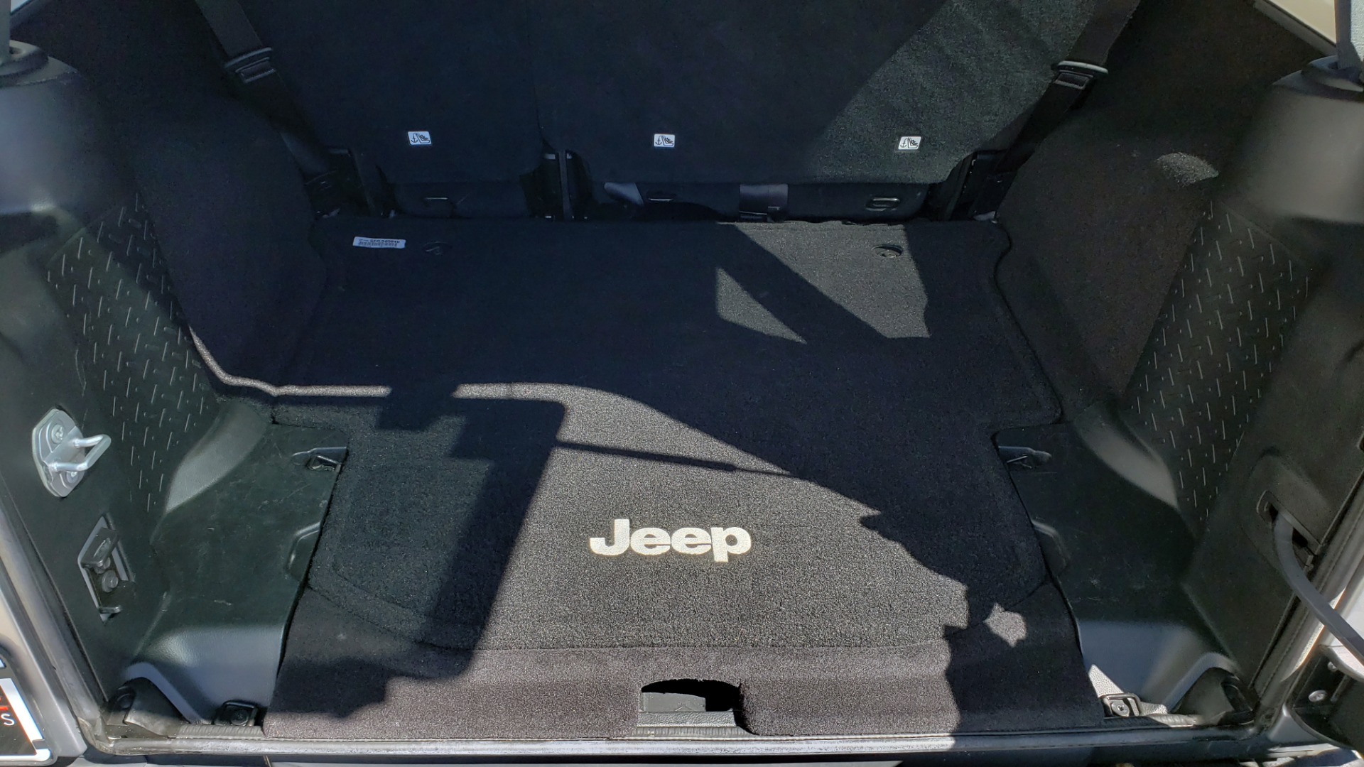 Used 2017 Jeep WRANGLER UNLIMITED SAHARA 4X4 / 3-PC FREEDOM TOP / 3.6L V6 / 5-SPD AUTO for sale Sold at Formula Imports in Charlotte NC 28227 21