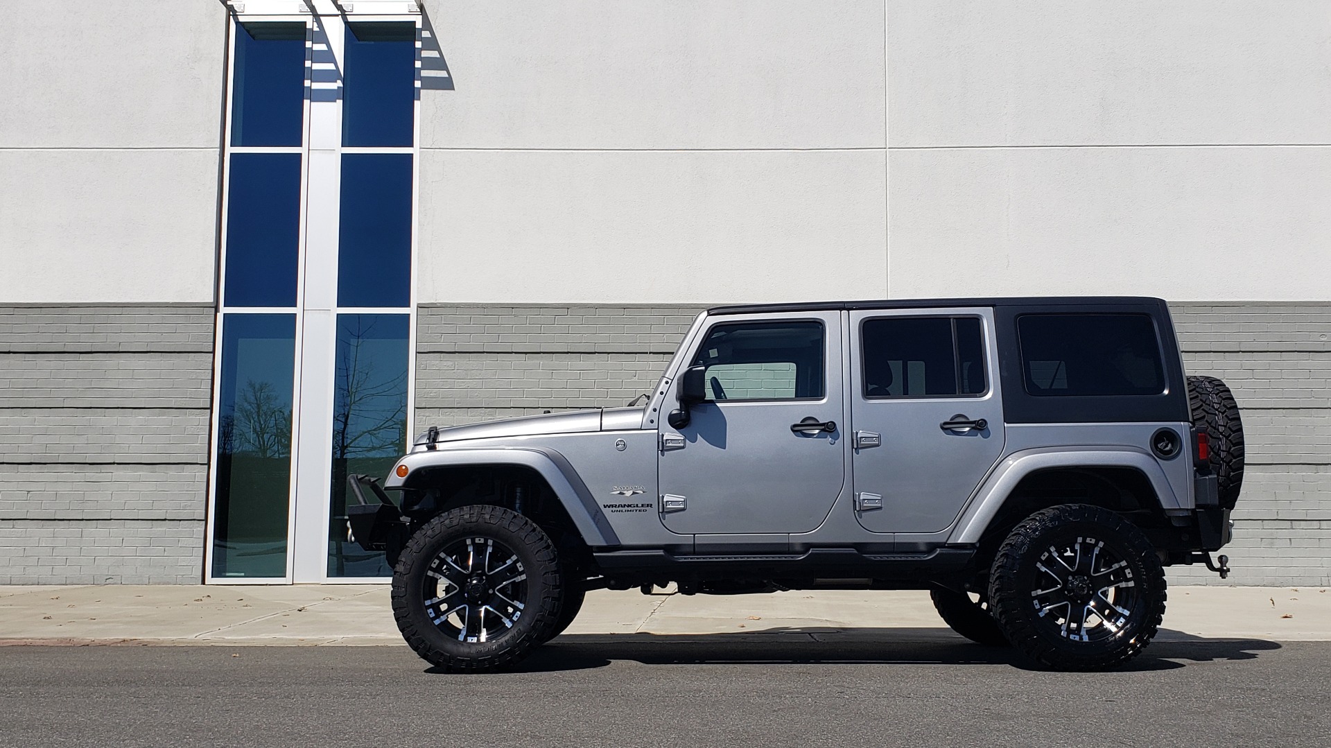 Used 2017 Jeep WRANGLER UNLIMITED SAHARA 4X4 / 3-PC FREEDOM TOP / 3.6L V6 / 5-SPD AUTO for sale Sold at Formula Imports in Charlotte NC 28227 3