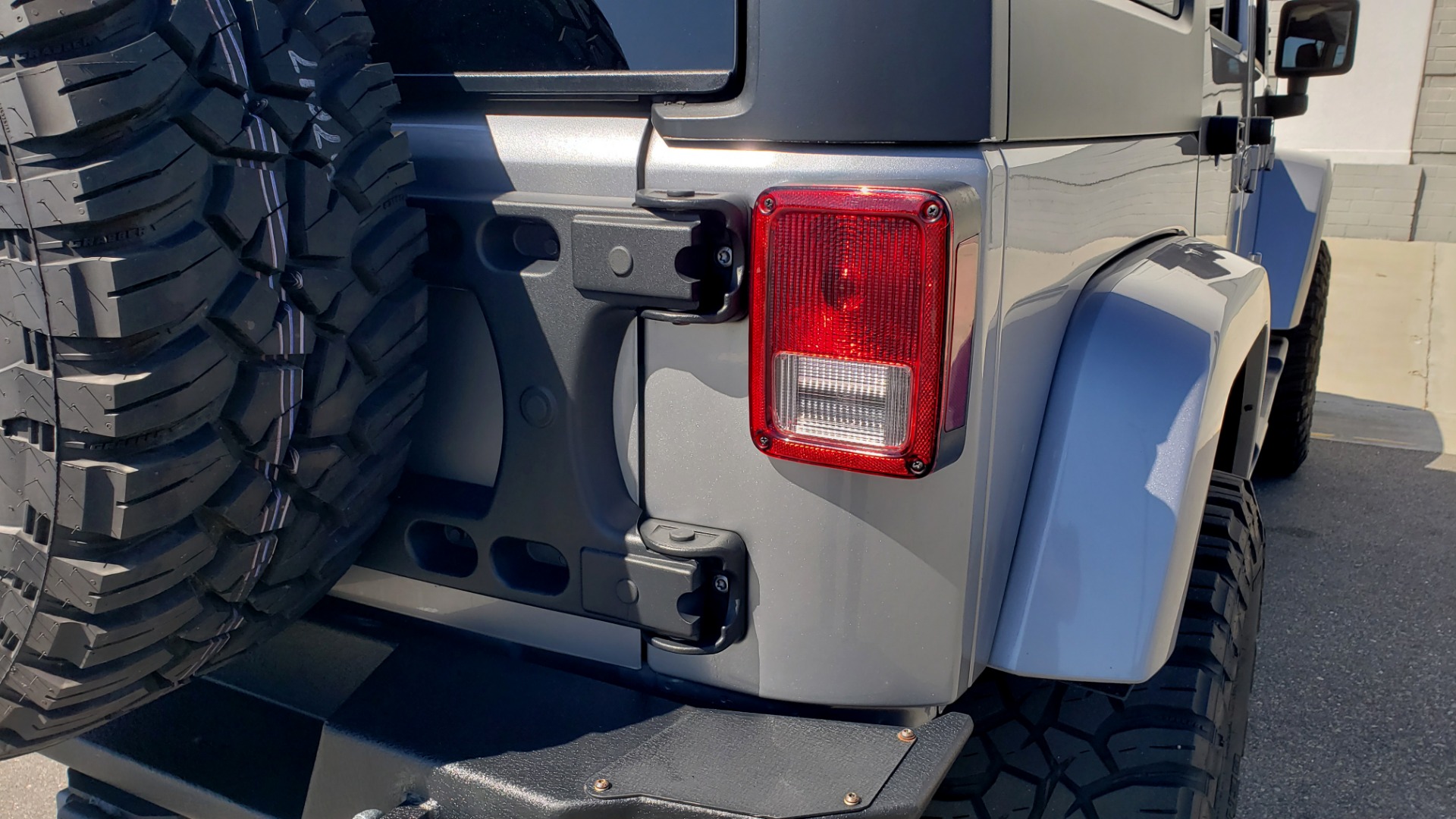 Used 2017 Jeep WRANGLER UNLIMITED SAHARA 4X4 / 3-PC FREEDOM TOP / 3.6L V6 / 5-SPD AUTO for sale Sold at Formula Imports in Charlotte NC 28227 34