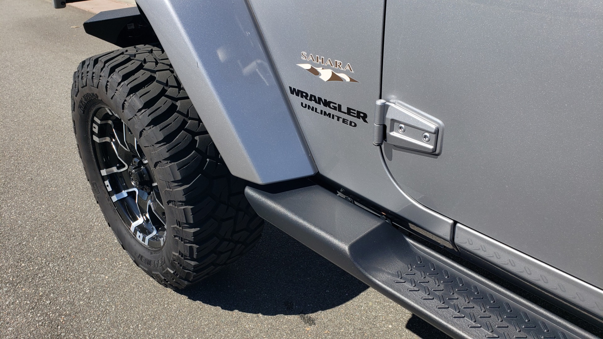 Used 2017 Jeep WRANGLER UNLIMITED SAHARA 4X4 / 3-PC FREEDOM TOP / 3.6L V6 / 5-SPD AUTO for sale Sold at Formula Imports in Charlotte NC 28227 5