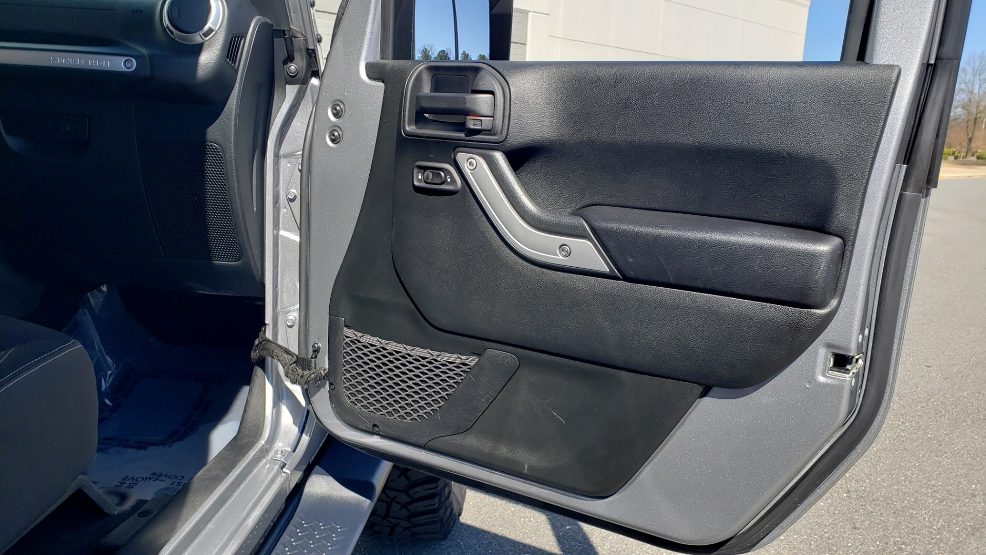 Used 2017 Jeep WRANGLER UNLIMITED SAHARA 4X4 / 3-PC FREEDOM TOP / 3.6L V6 / 5-SPD AUTO for sale Sold at Formula Imports in Charlotte NC 28227 62