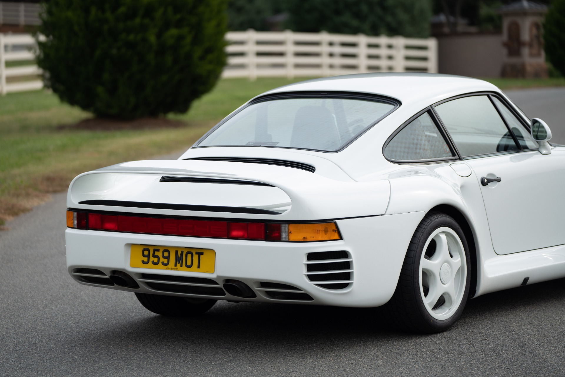 Used 1988 Porsche 959 KOMFORT COUPE / AWD / 6-SPEED MANUAL / ORIGINAL SUPERCAR for sale Sold at Formula Imports in Charlotte NC 28227 28