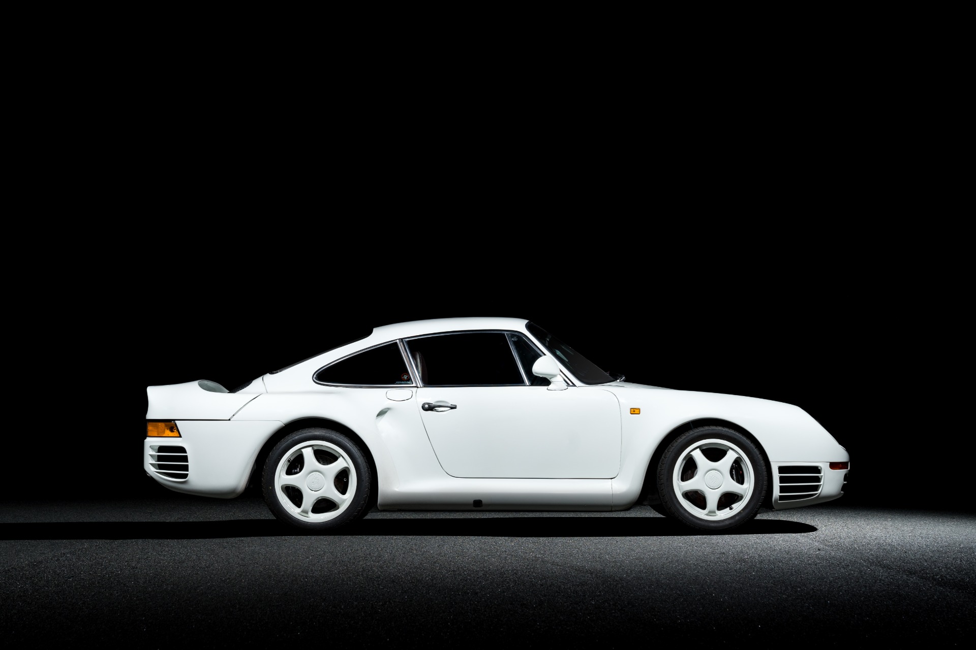Used 1988 Porsche 959 KOMFORT COUPE / AWD / 6-SPEED MANUAL / ORIGINAL SUPERCAR for sale Sold at Formula Imports in Charlotte NC 28227 3