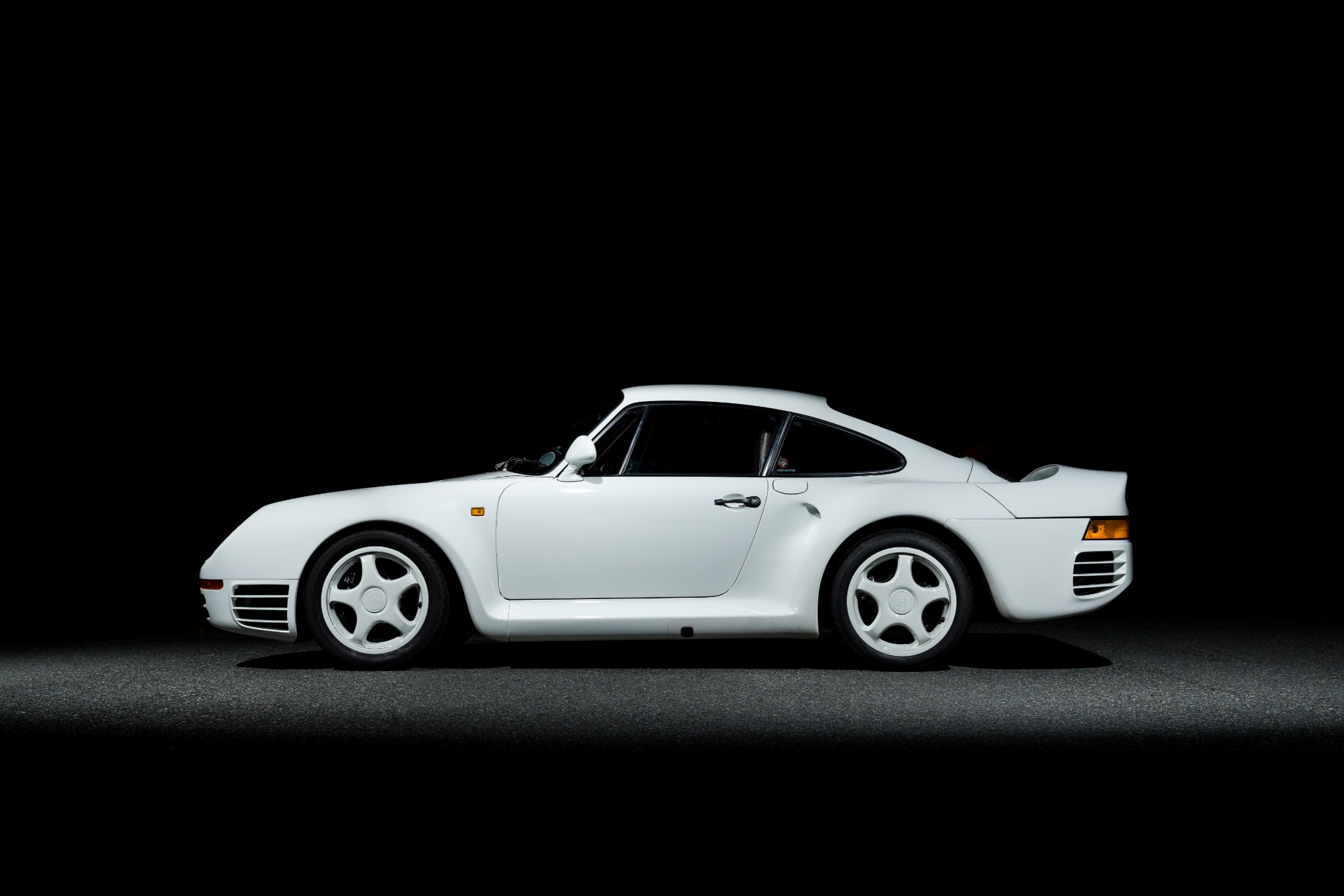 Used 1988 Porsche 959 KOMFORT COUPE / AWD / 6-SPEED MANUAL / ORIGINAL SUPERCAR for sale Sold at Formula Imports in Charlotte NC 28227 5