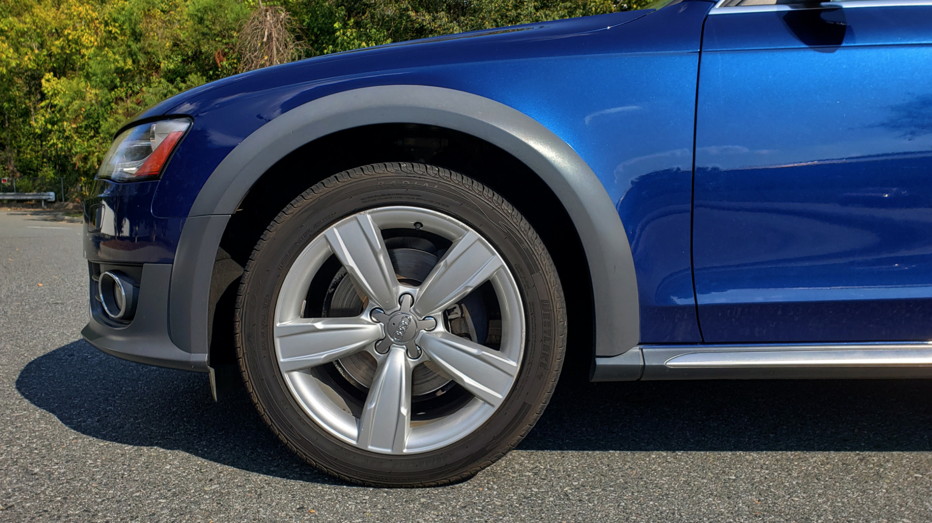 Used 2015 Audi ALLROADS PREMIUM / SUNROOF / ROOF-RACK / 18 INCH WHEELS for sale Sold at Formula Imports in Charlotte NC 28227 6