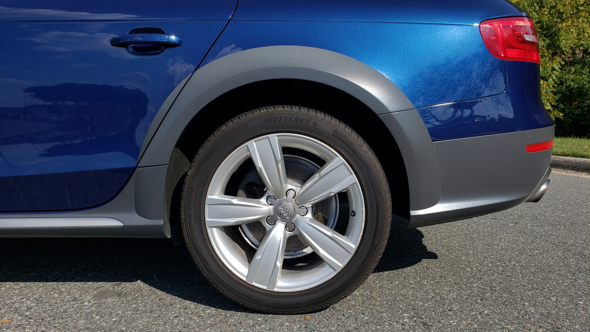 Used 2015 Audi ALLROADS PREMIUM / SUNROOF / ROOF-RACK / 18 INCH WHEELS for sale Sold at Formula Imports in Charlotte NC 28227 7