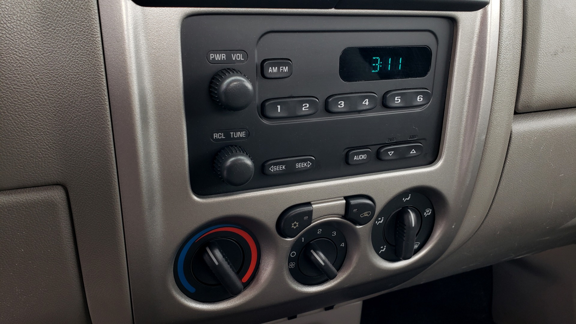 2008 chevy colorado clearance center console
