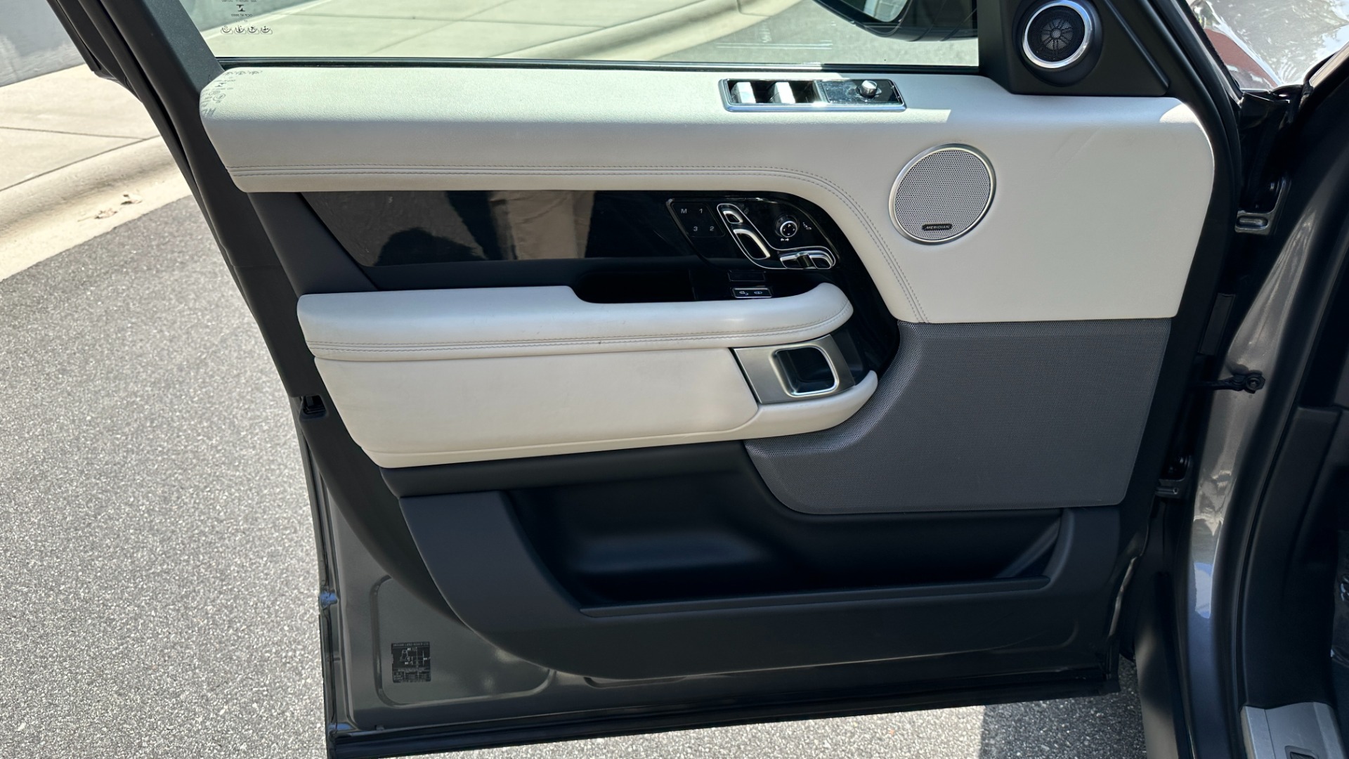Used 2018 Land Rover Range Rover V8 SUPERCHARGED for sale $48,999 at Formula Imports in Charlotte NC 28227 10