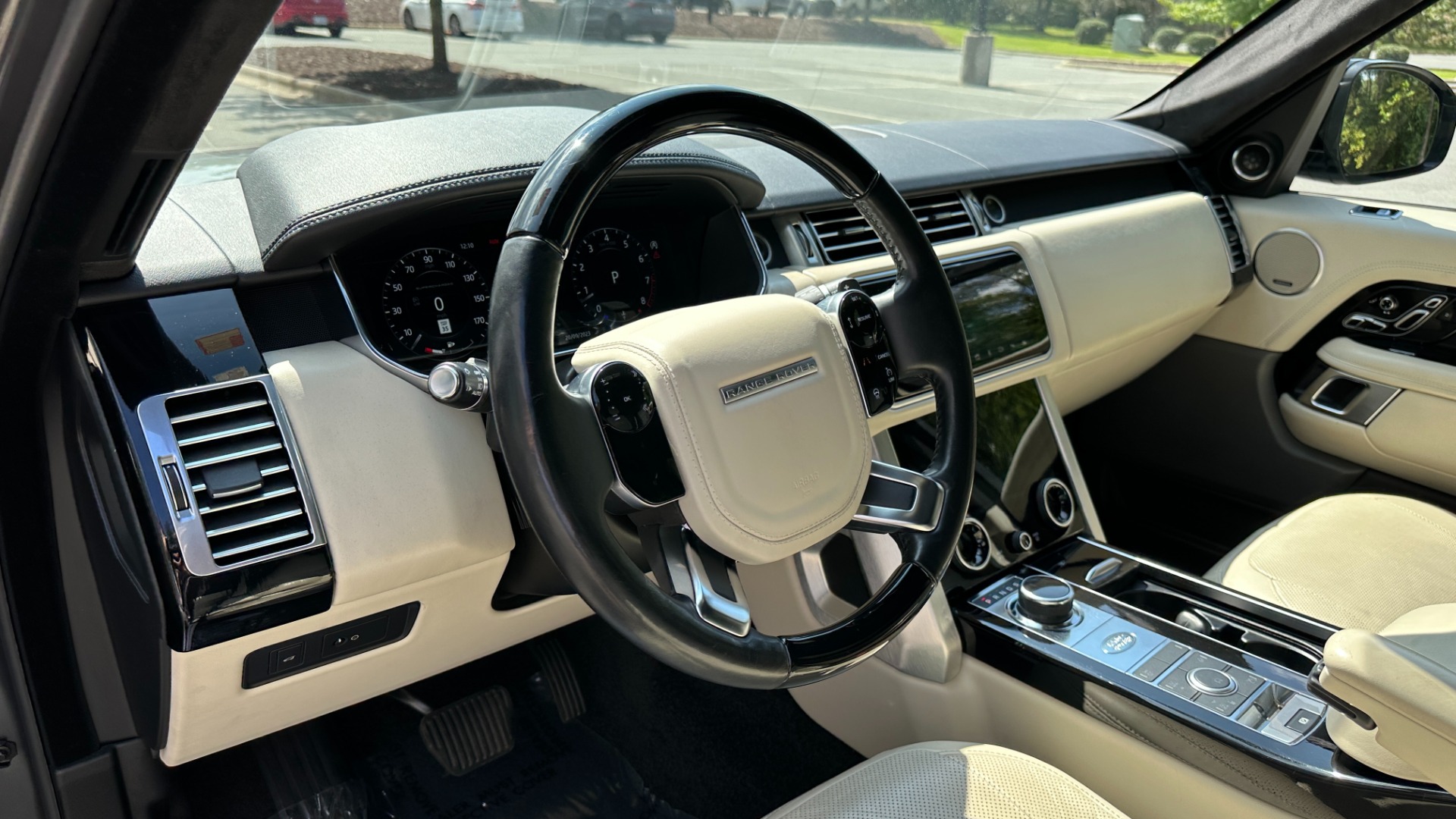 Used 2018 Land Rover Range Rover V8 SUPERCHARGED for sale $48,999 at Formula Imports in Charlotte NC 28227 11