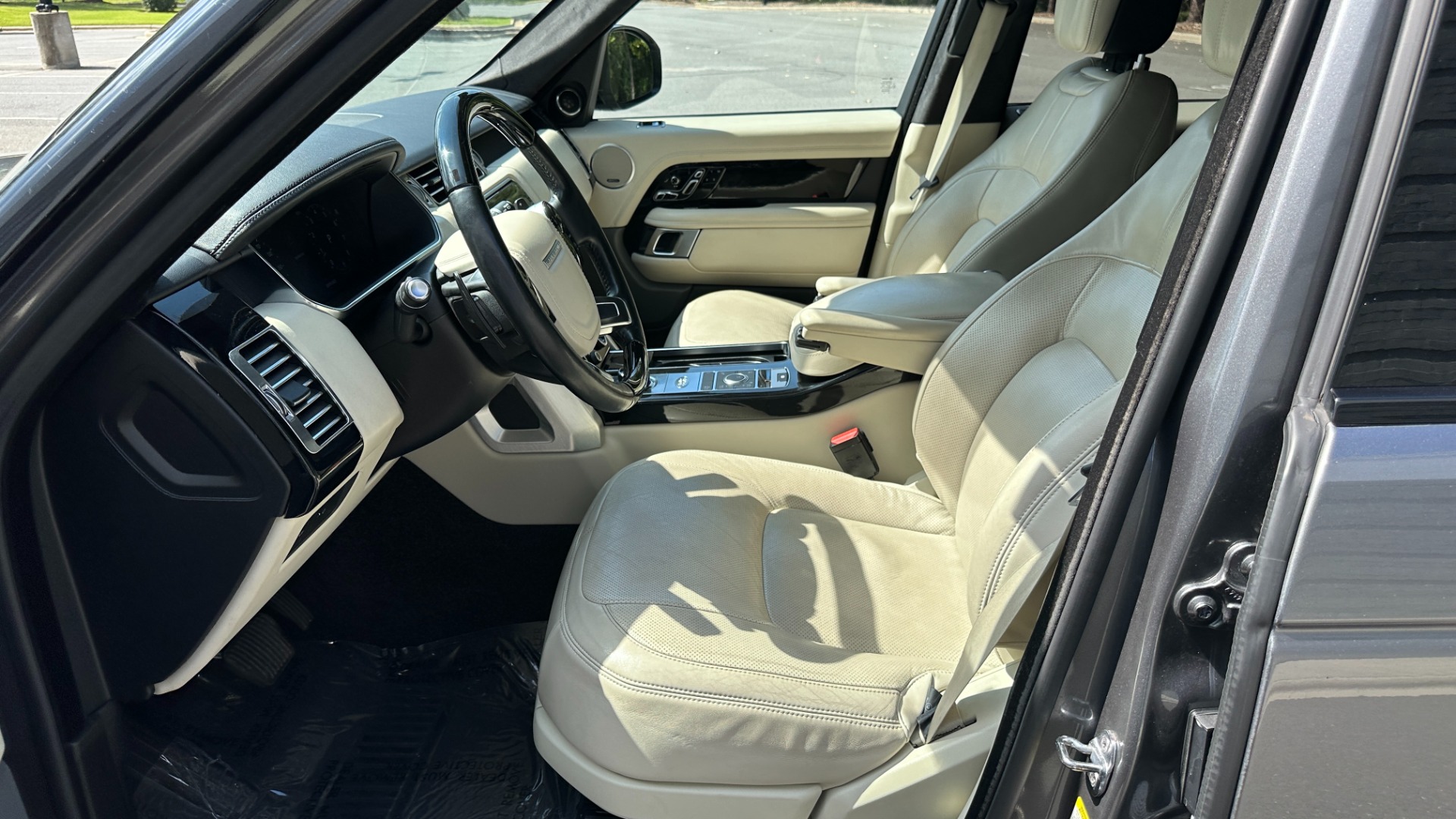 Used 2018 Land Rover Range Rover V8 SUPERCHARGED for sale $48,999 at Formula Imports in Charlotte NC 28227 12