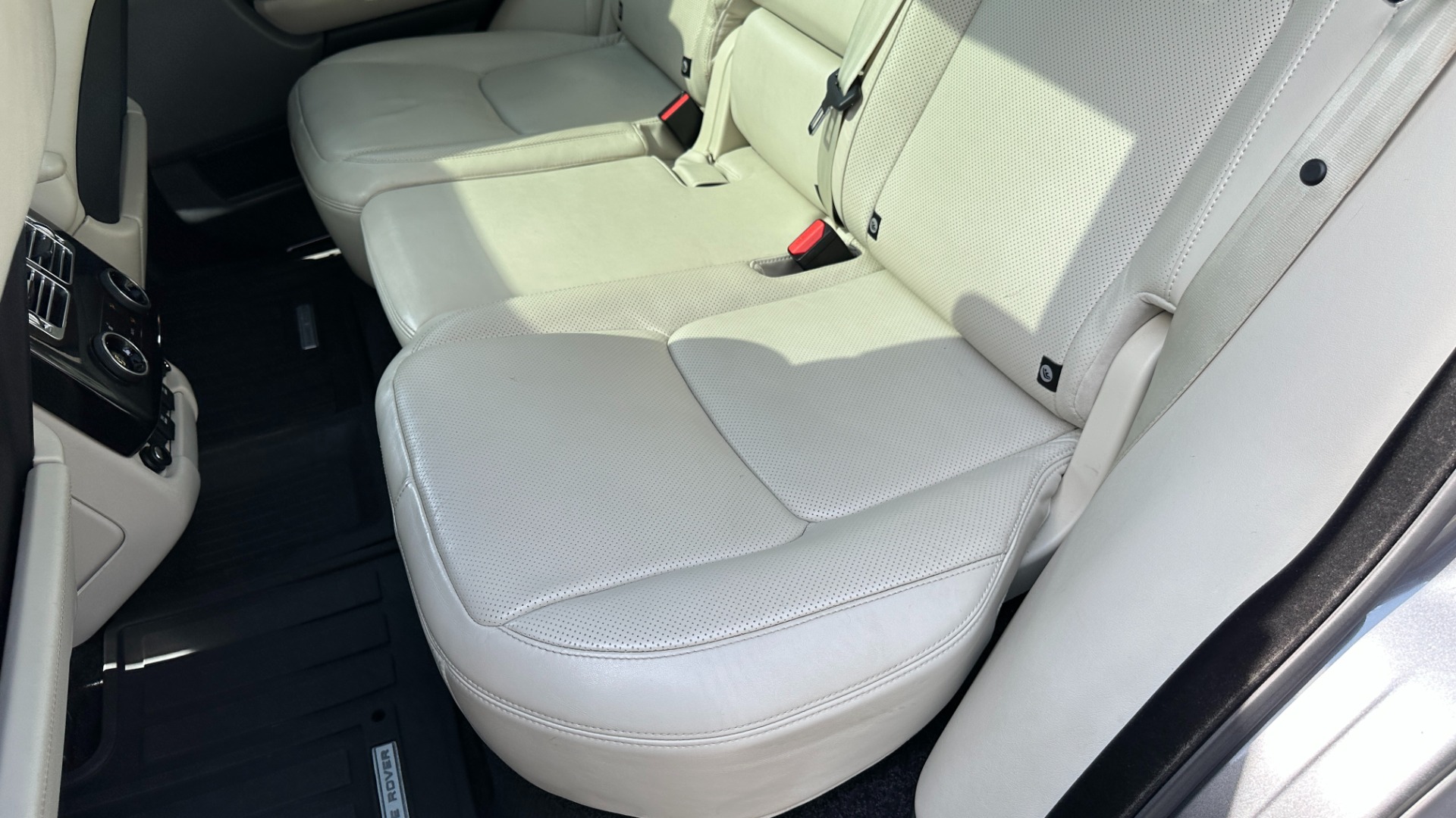 Used 2018 Land Rover Range Rover V8 SUPERCHARGED for sale $48,999 at Formula Imports in Charlotte NC 28227 26