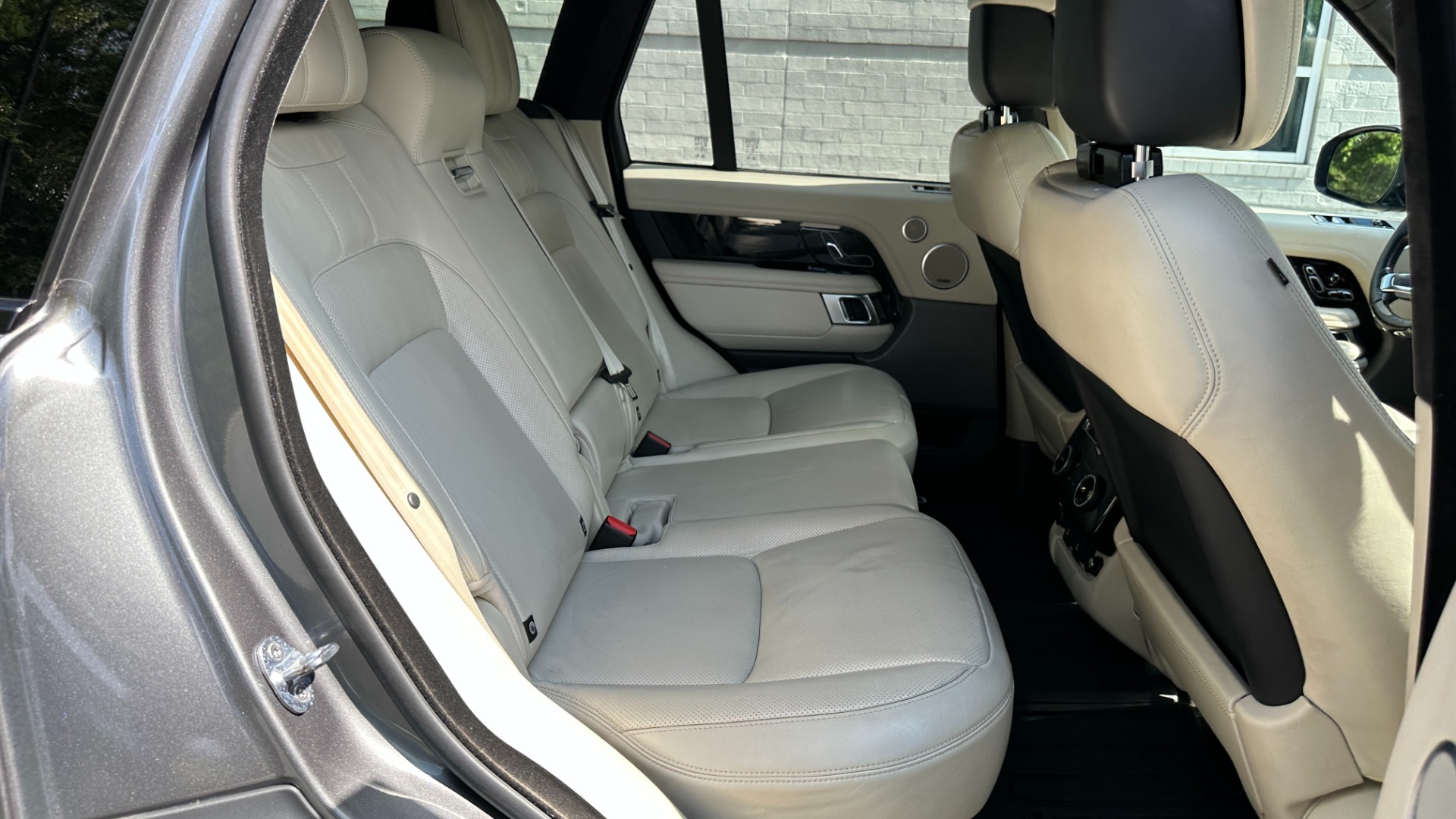 Used 2018 Land Rover Range Rover V8 SUPERCHARGED for sale $48,999 at Formula Imports in Charlotte NC 28227 31