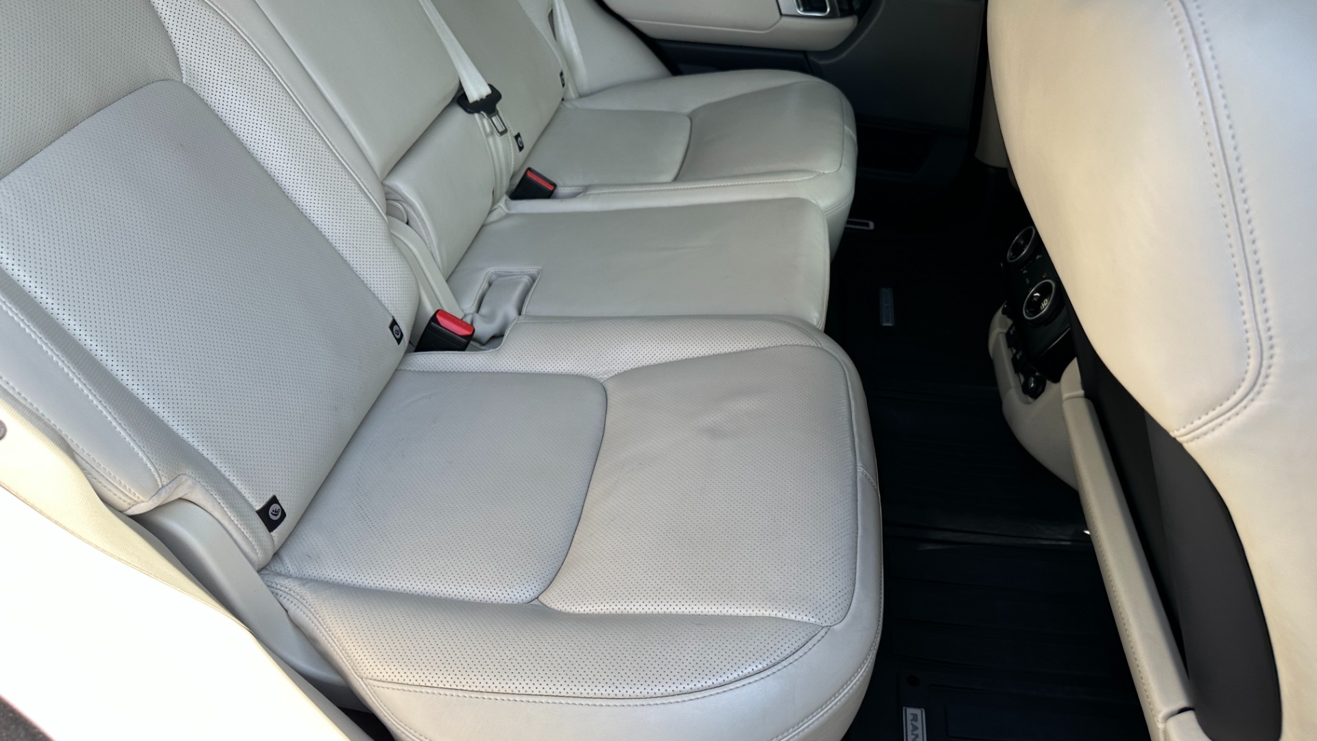 Used 2018 Land Rover Range Rover V8 SUPERCHARGED for sale Sold at Formula Imports in Charlotte NC 28227 33