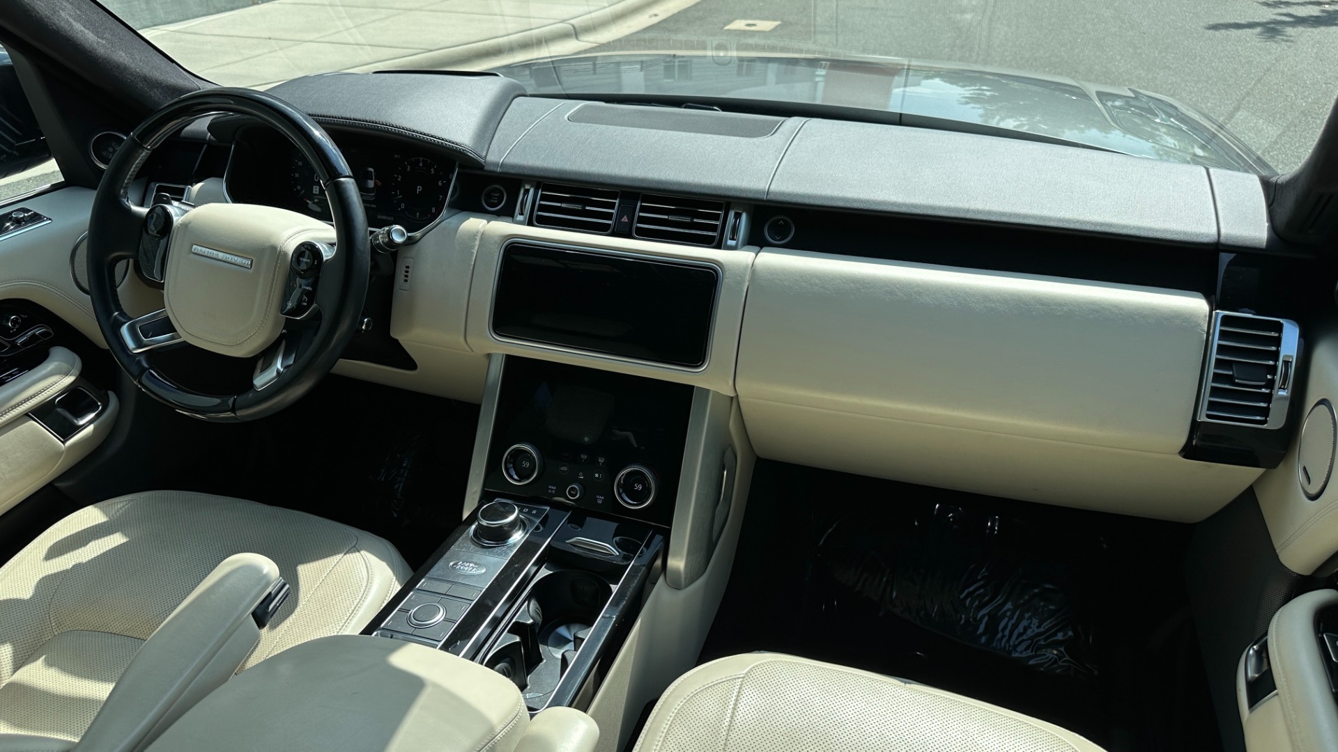 Used 2018 Land Rover Range Rover V8 SUPERCHARGED for sale Sold at Formula Imports in Charlotte NC 28227 35