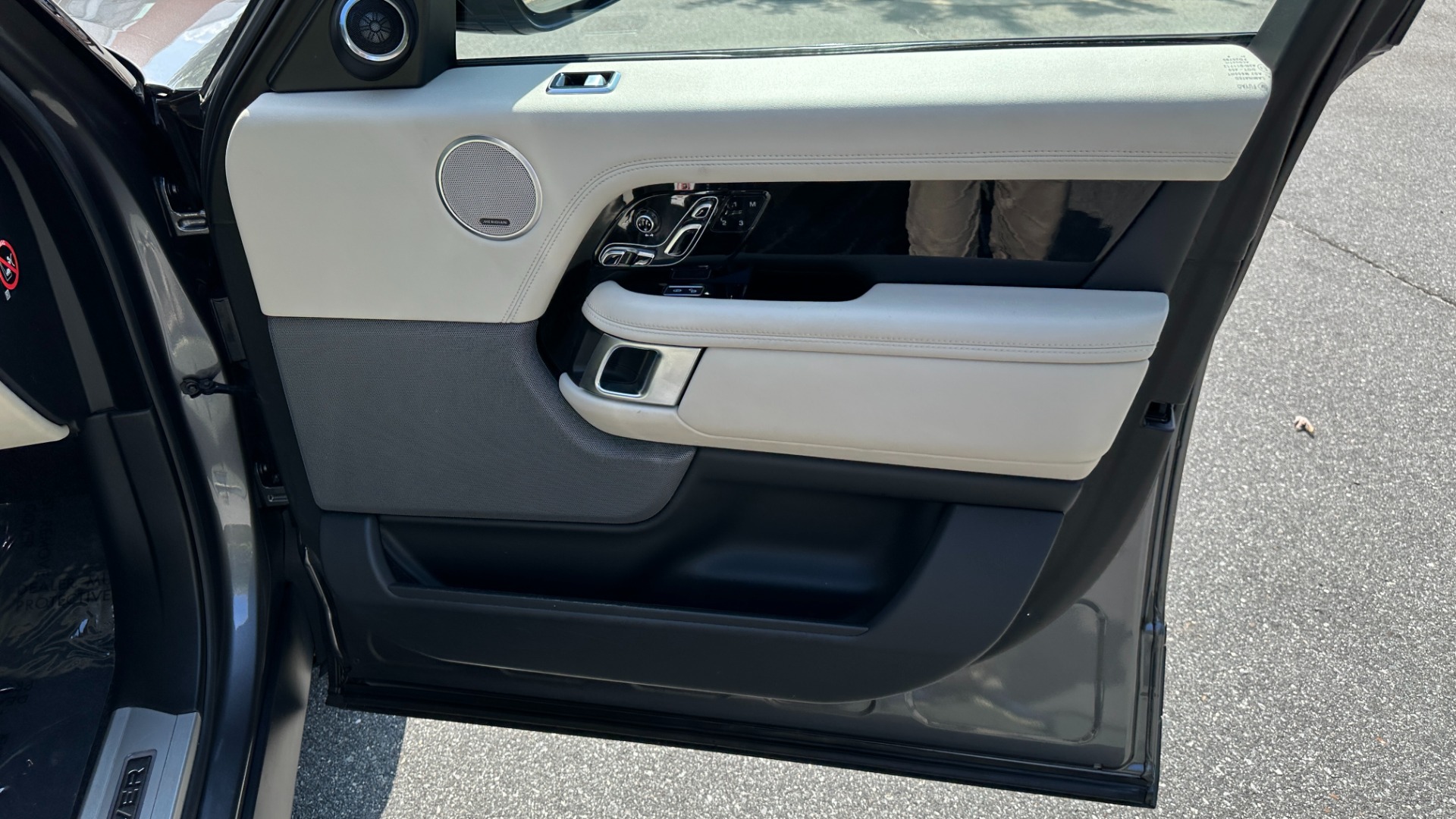 Used 2018 Land Rover Range Rover V8 SUPERCHARGED for sale $48,999 at Formula Imports in Charlotte NC 28227 36