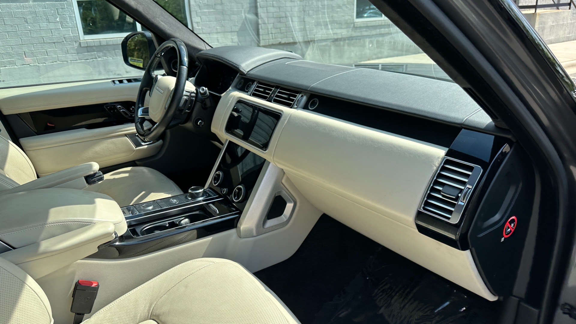Used 2018 Land Rover Range Rover V8 SUPERCHARGED for sale $48,999 at Formula Imports in Charlotte NC 28227 37