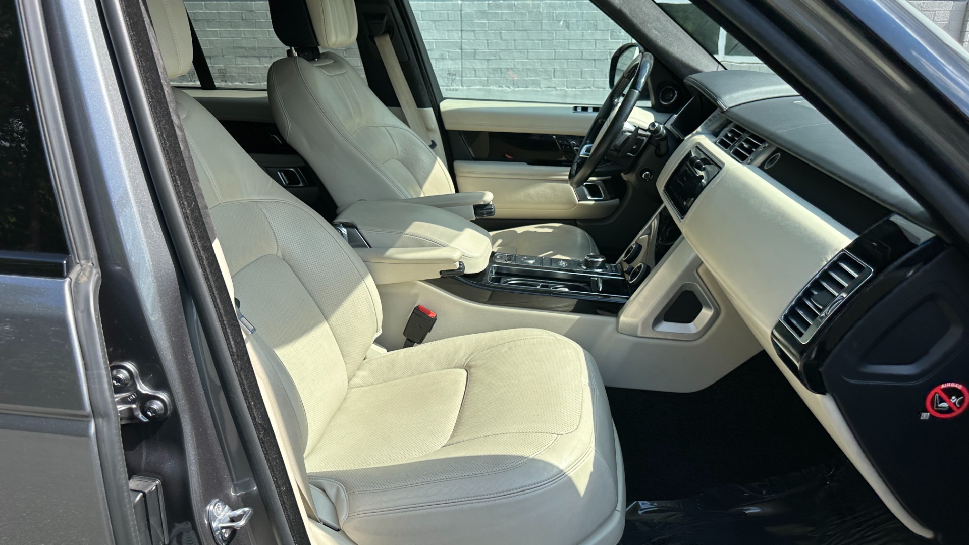 Used 2018 Land Rover Range Rover V8 SUPERCHARGED for sale $48,999 at Formula Imports in Charlotte NC 28227 38