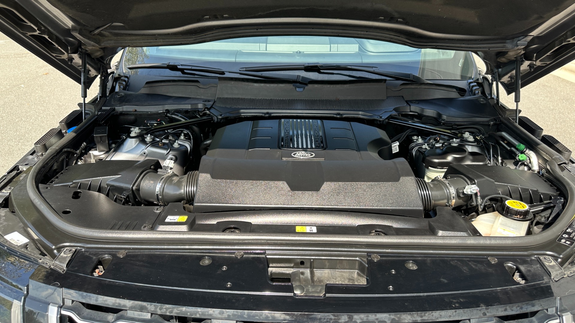 Used 2018 Land Rover Range Rover V8 SUPERCHARGED for sale $48,999 at Formula Imports in Charlotte NC 28227 43