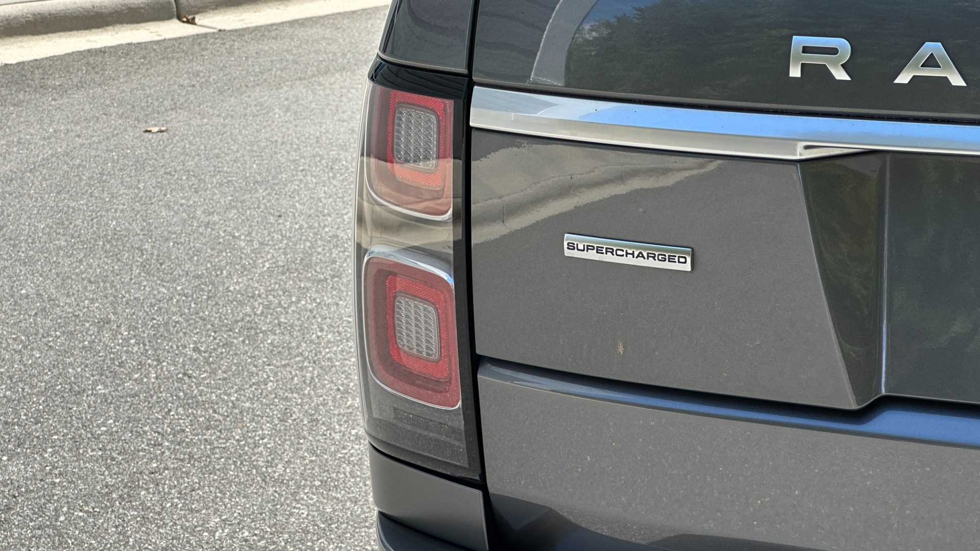 Used 2018 Land Rover Range Rover V8 SUPERCHARGED for sale $48,999 at Formula Imports in Charlotte NC 28227 44