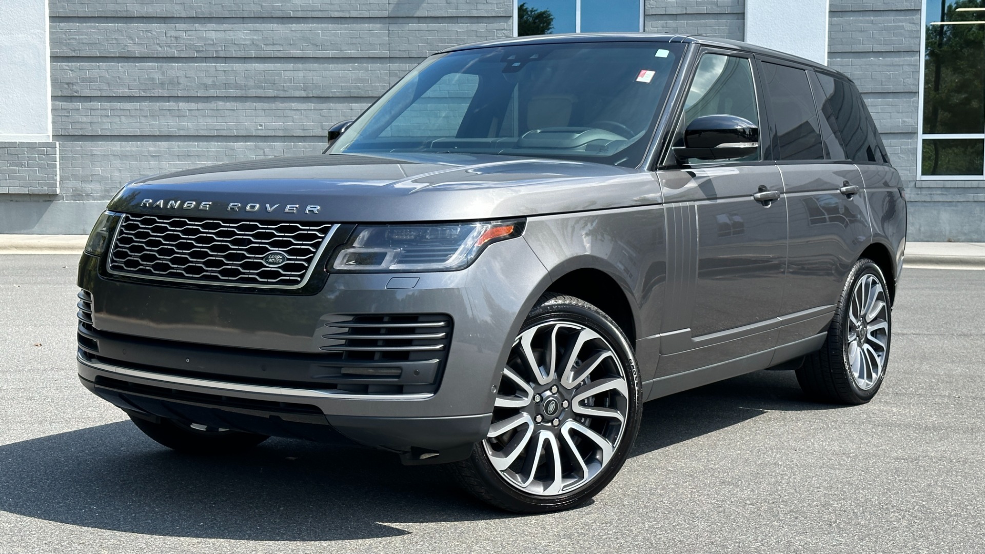 Used 2018 Land Rover Range Rover V8 SUPERCHARGED for sale $48,999 at Formula Imports in Charlotte NC 28227 1