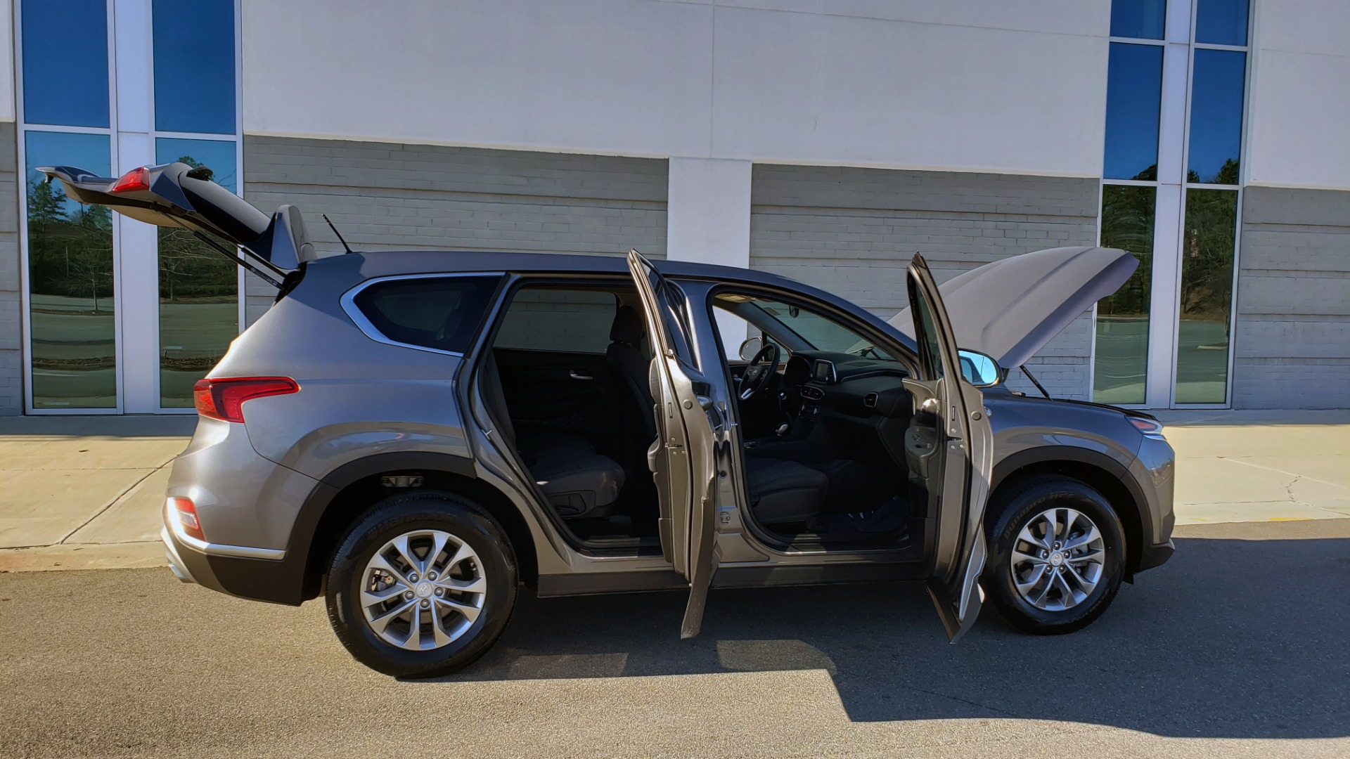 Used 2019 Hyundai SANTA FE SE / 2.4L 4-CYL / 8-SPD AUTO / BLIND SPOT / LANE KEEP ASSIST for sale Sold at Formula Imports in Charlotte NC 28227 12
